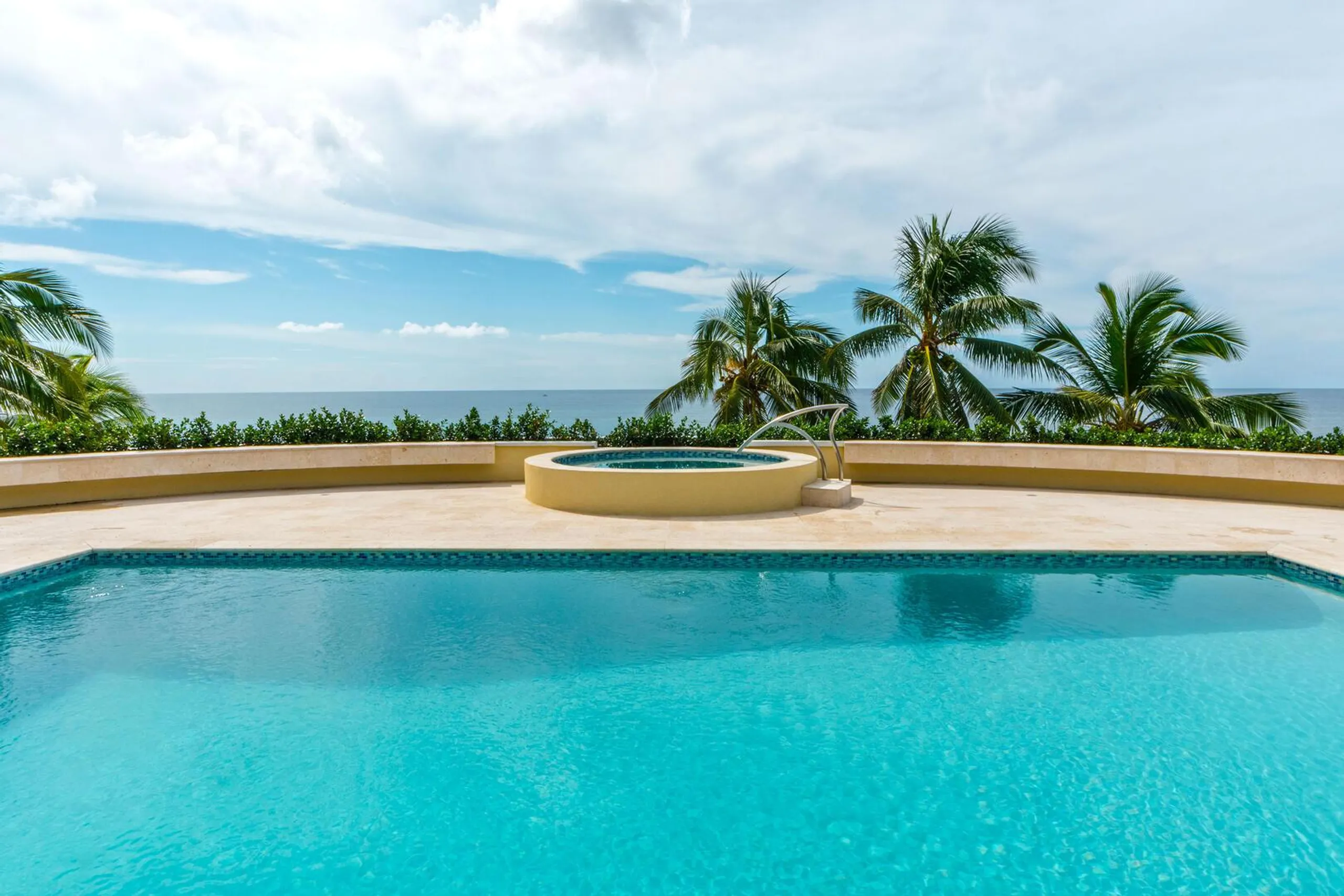 Spotts Sands Elite Villa With Private Pool, Hot Tub, and Majestic Views — photograph 3