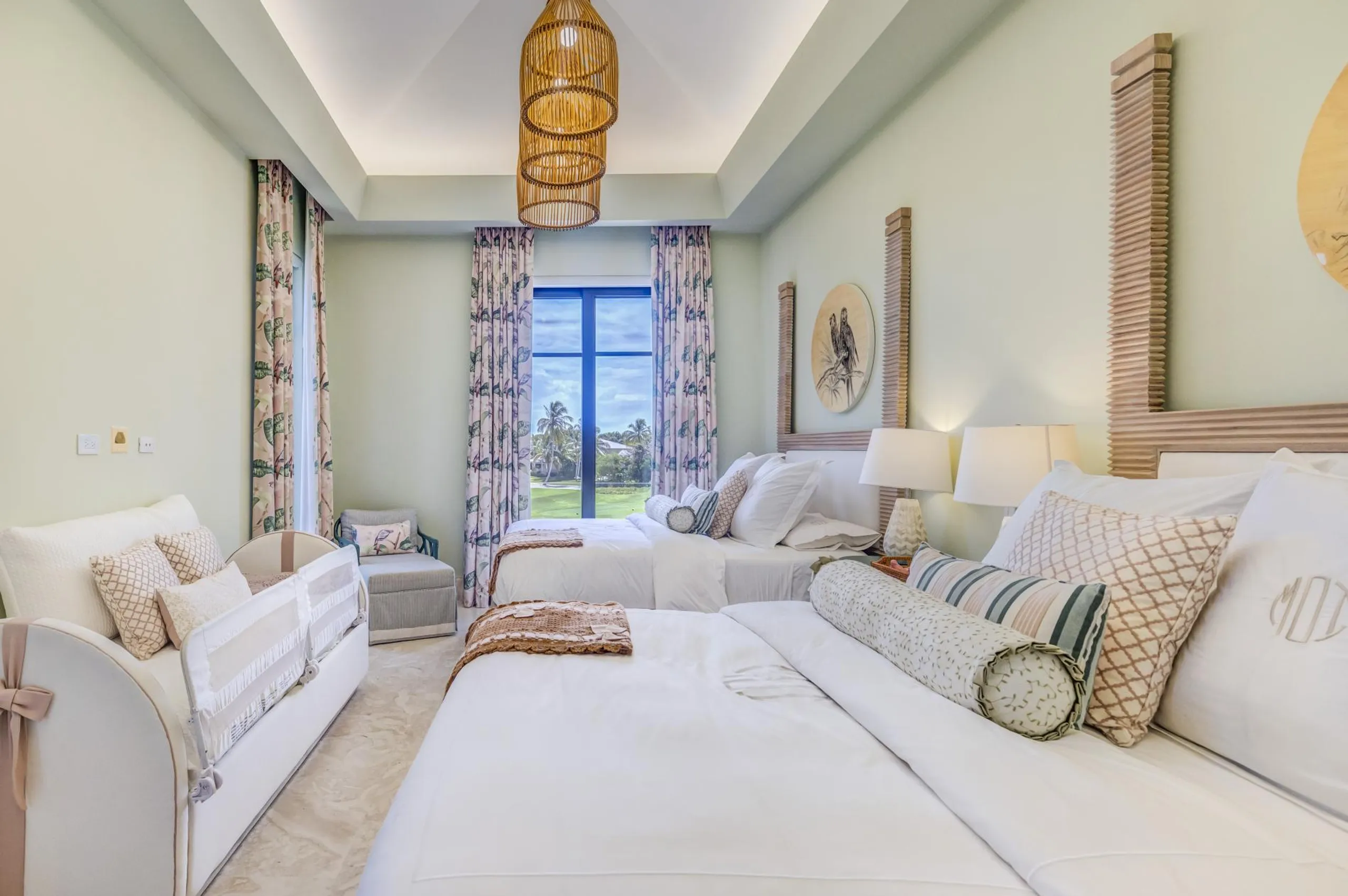 Family-Friendly Villa with Private Pool, Golf Course View — photograph 11