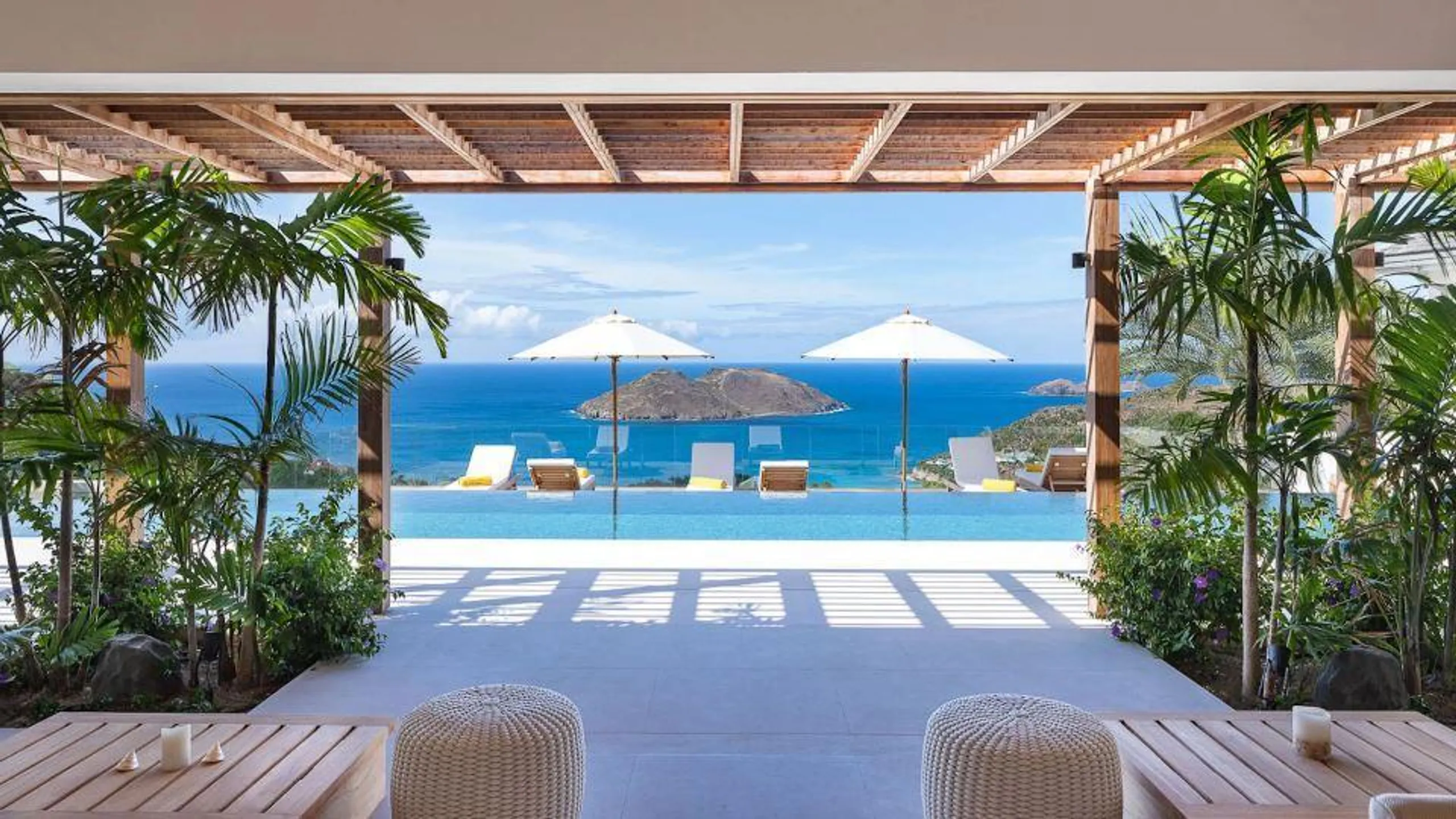 Elegant Oasis Villa with Gorgeous Pool and Stunning Views — photograph 10