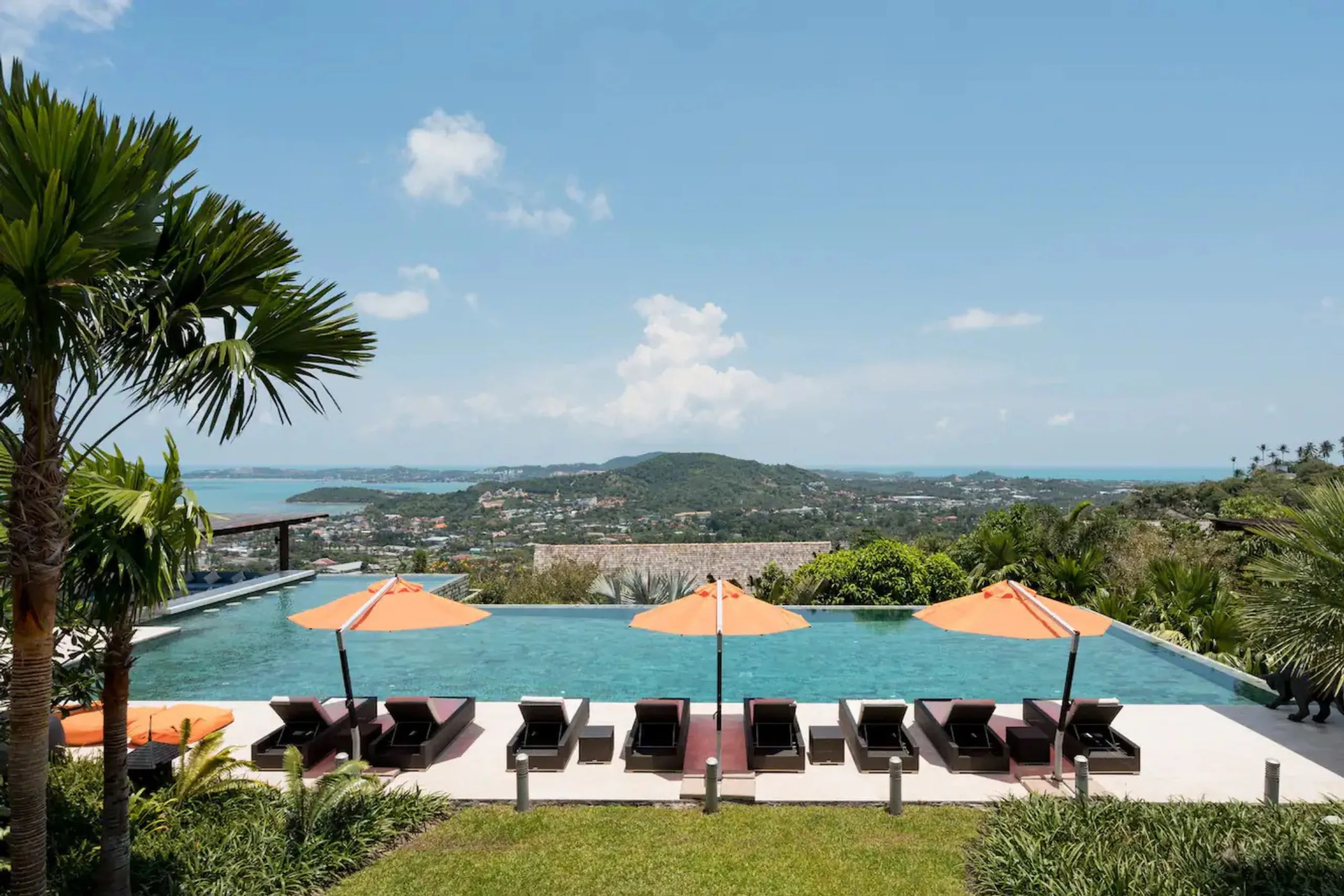 Majestic 6BR Villa with Infinity Pool and Forest Views — photograph 5