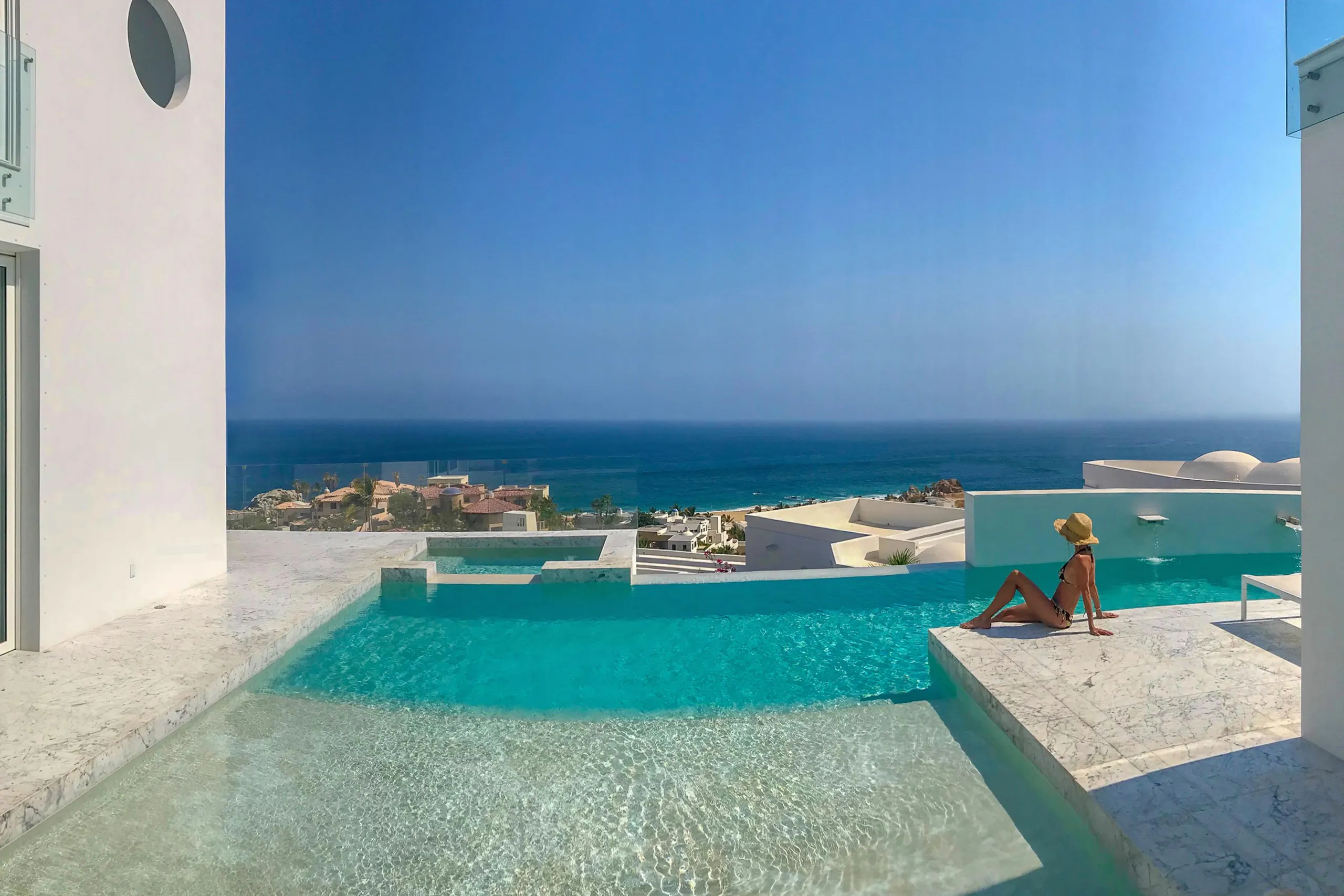 Stunning Modern Design Estate  & Gorgeous Ocean Views — photograph 2