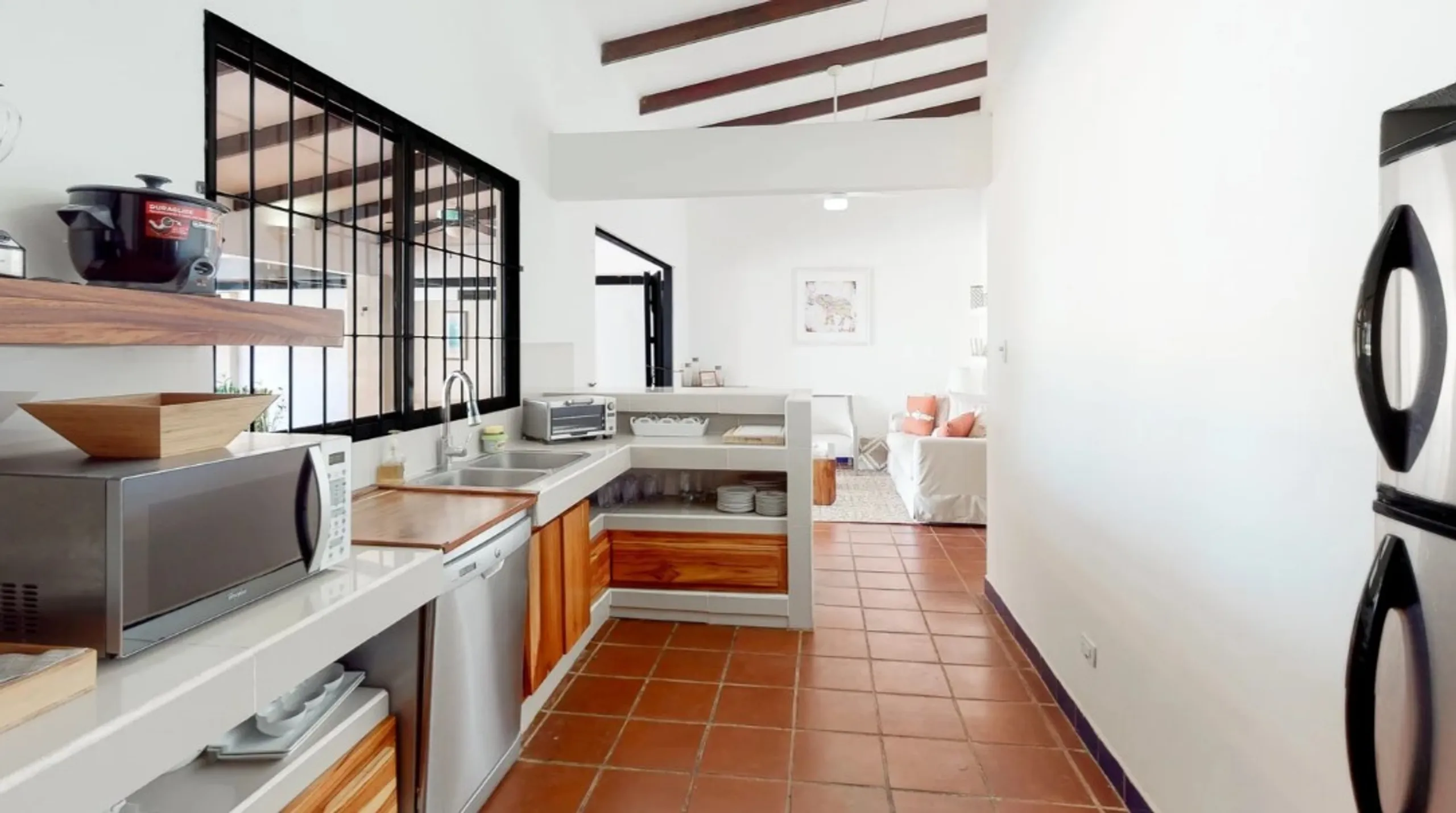 Beautiful Hermosa Beach House with Private Pool and Walks to Beach — photograph 12