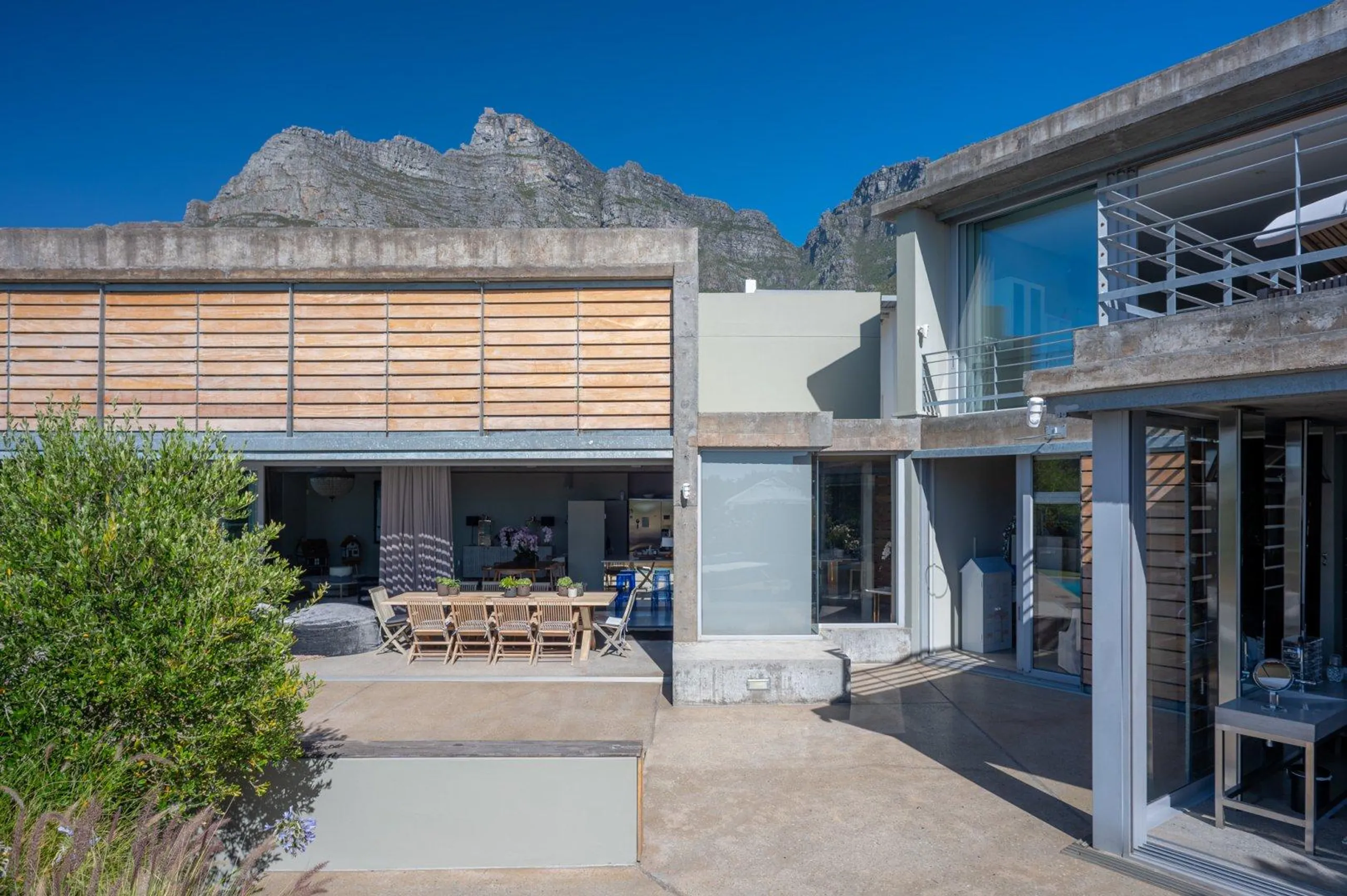 Secluded Luxury Villa with Panoramic Ocean Views — photograph 2