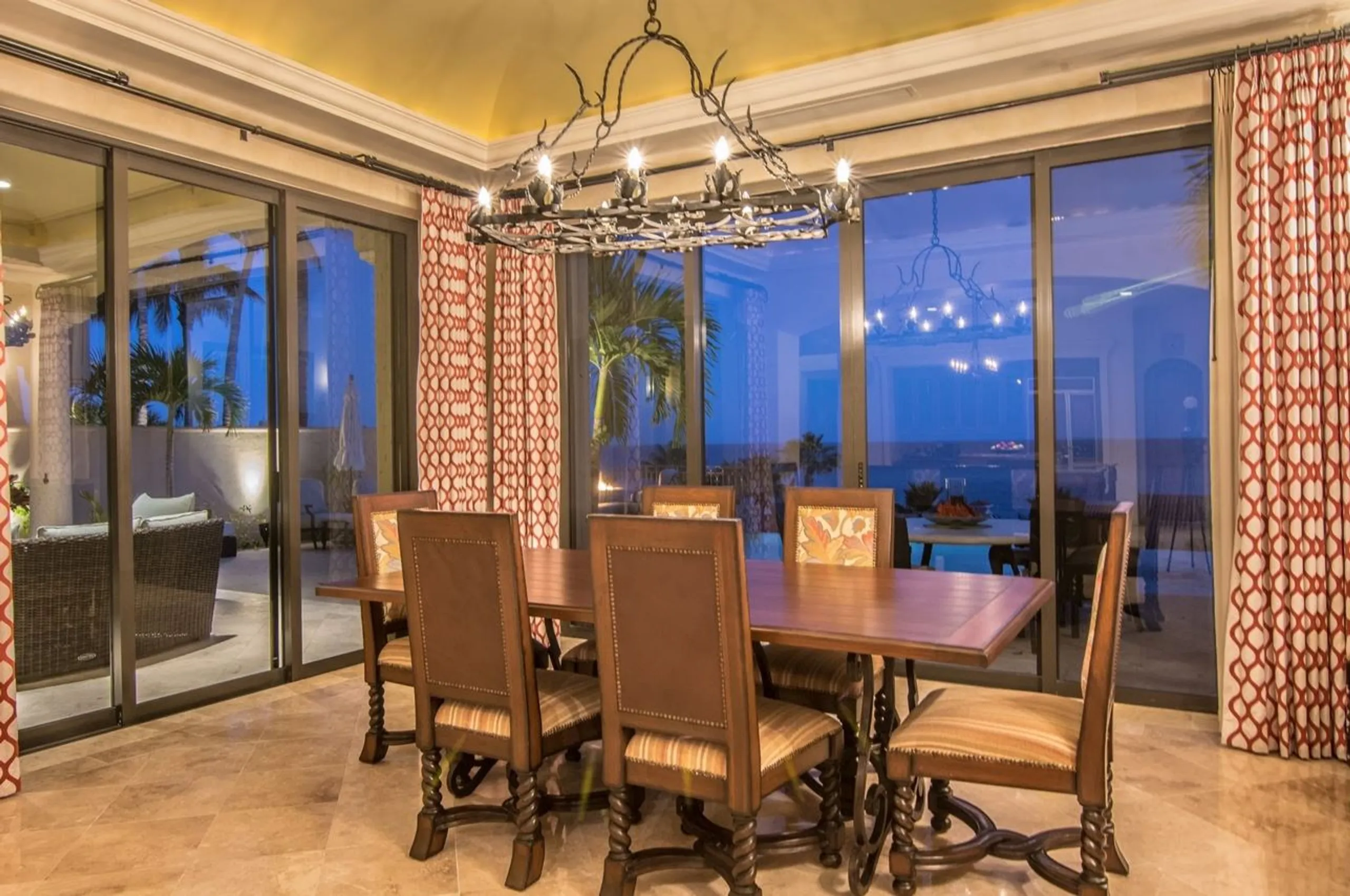 Graceful Four Bedroom Los Cabos Villa with Private Infinity Pool and Ocean Views — photograph 12