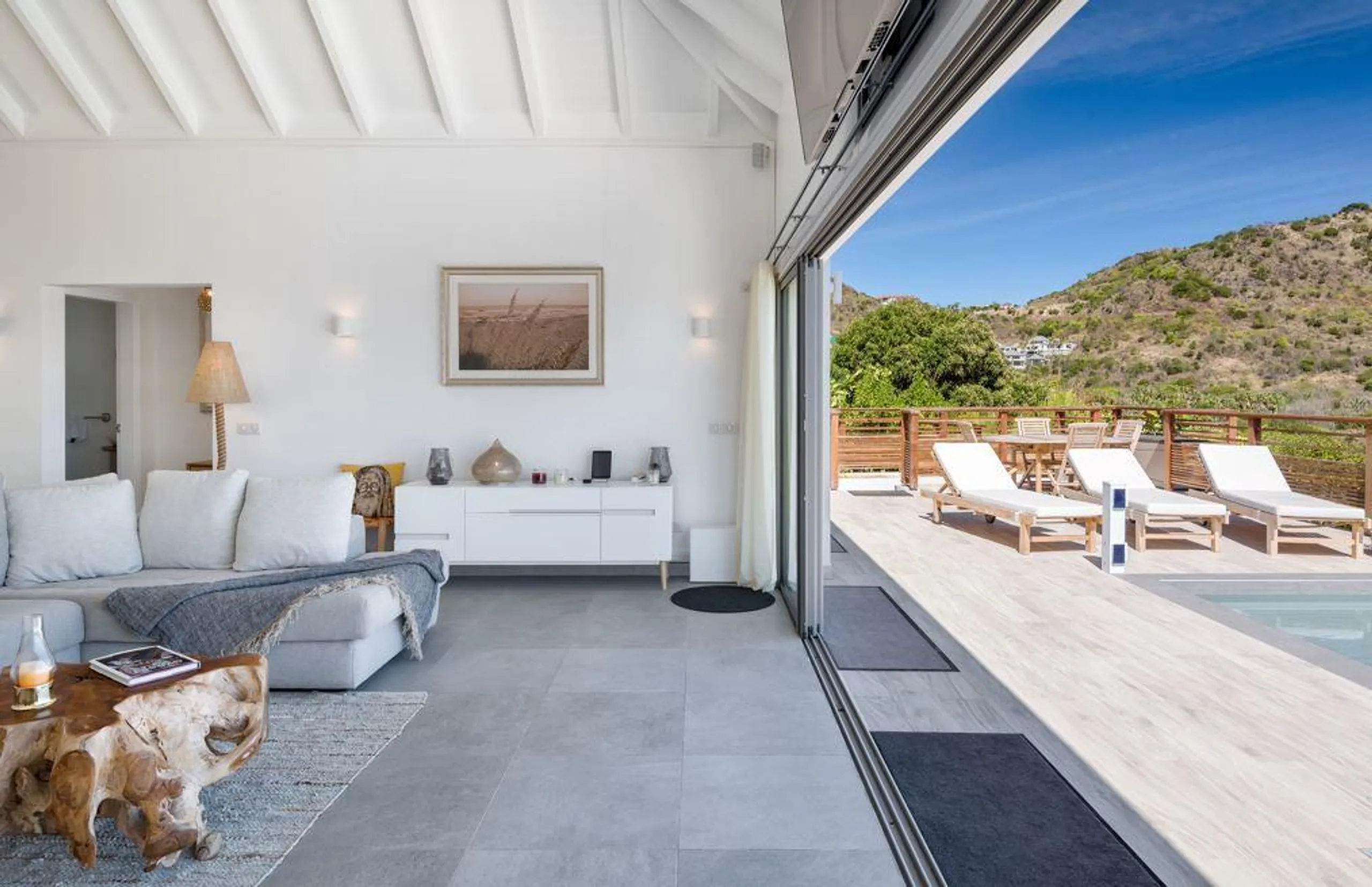 Cozy St. Barts Villa with Breathtaking Views of Sparkling Waters VILLAWAY® — photograph 9