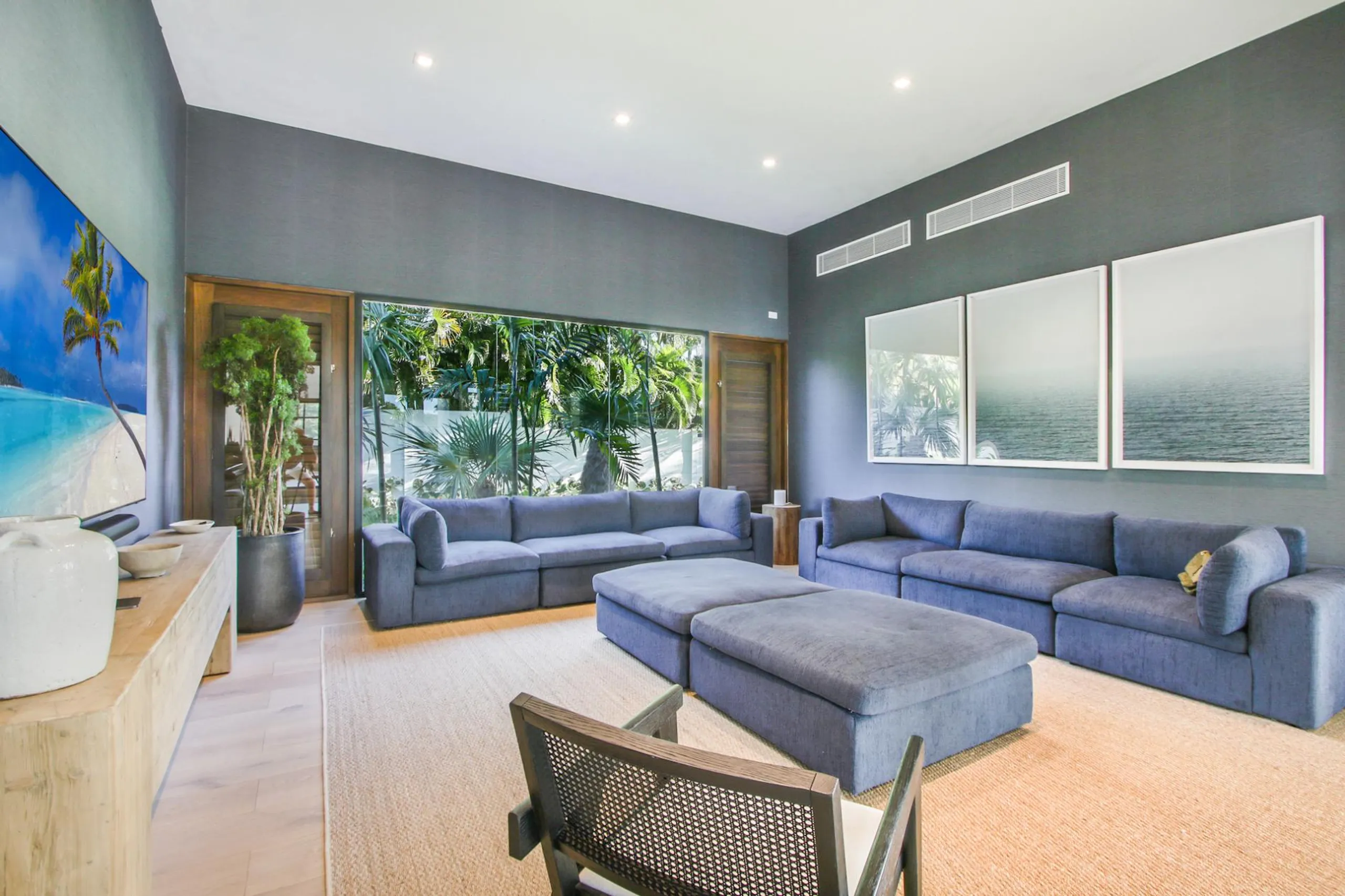 Sumptuous 12BR Sanctuary with Private Pool and Stunning Views — photograph 11