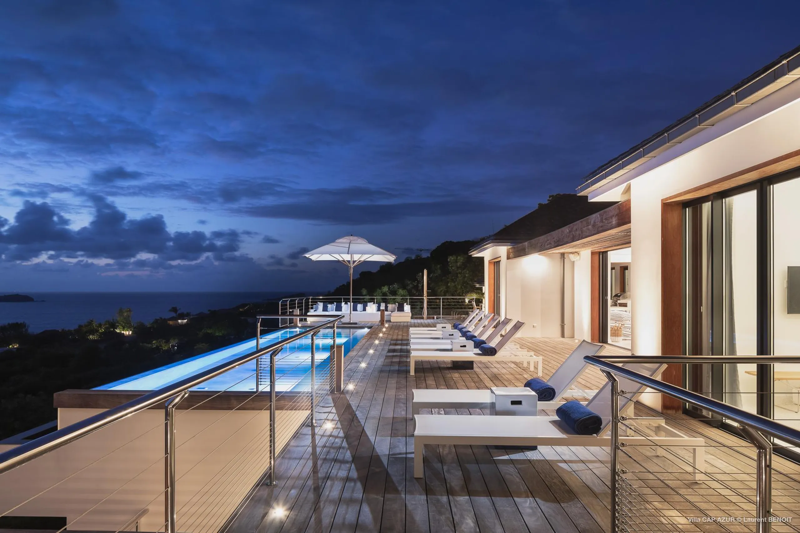 Elegant Point Milou Estate with Infinity Pool — photograph 5