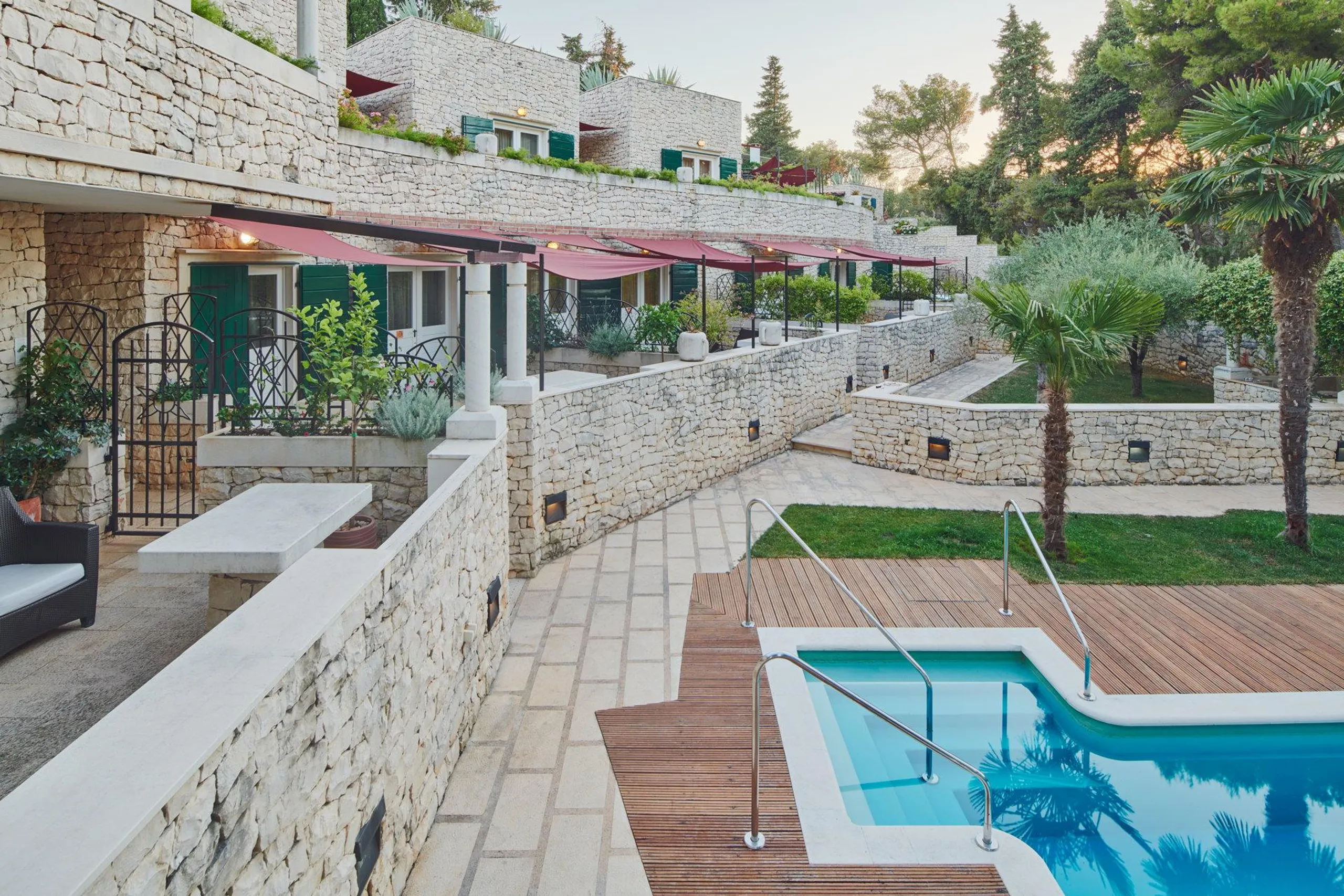 Exquisite 6 Bedroom Villa with Private Heated Pool and Sea Views — photograph 2