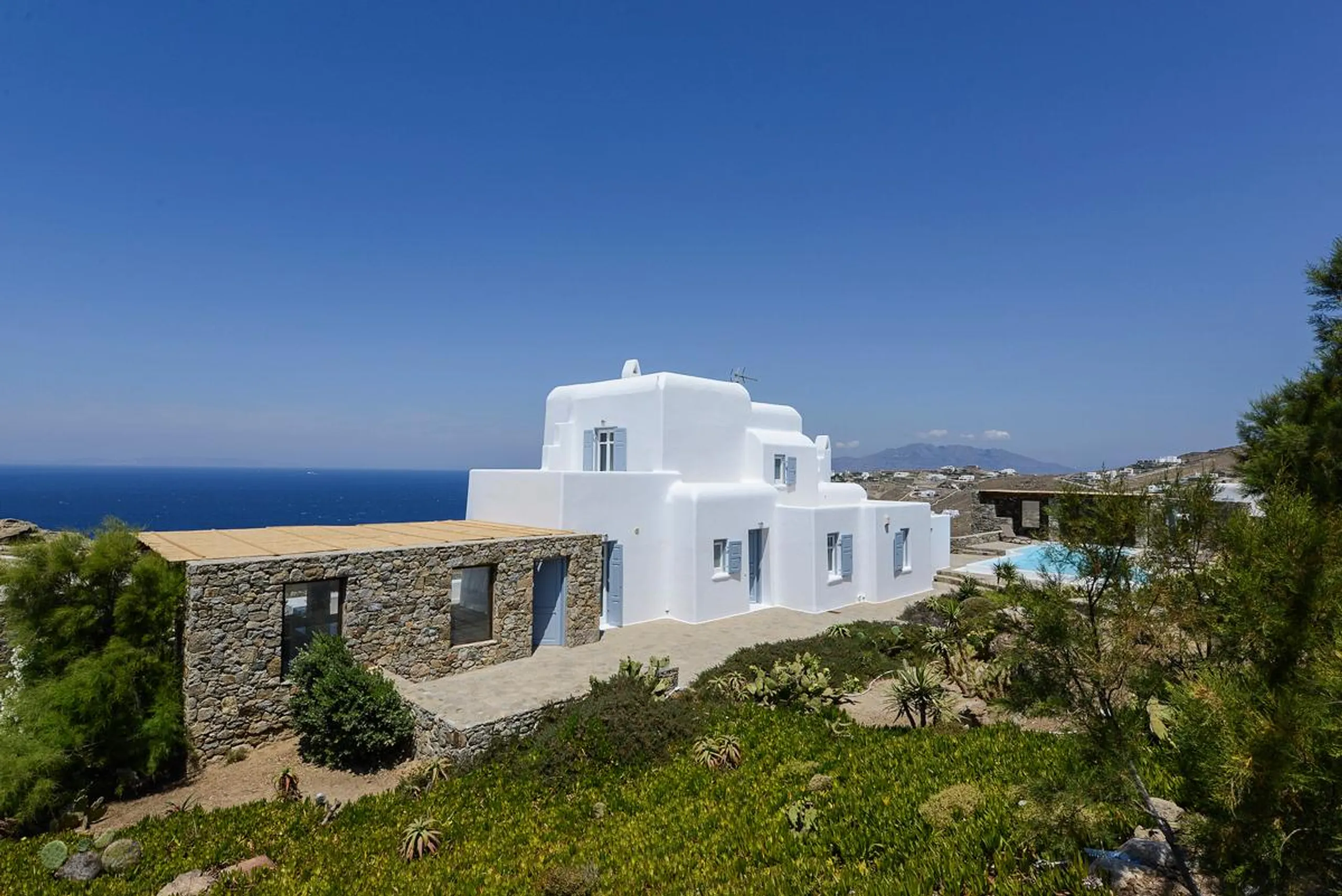 Marvelous Minimalist Villa with Private Pool and Sea Views — photograph 2