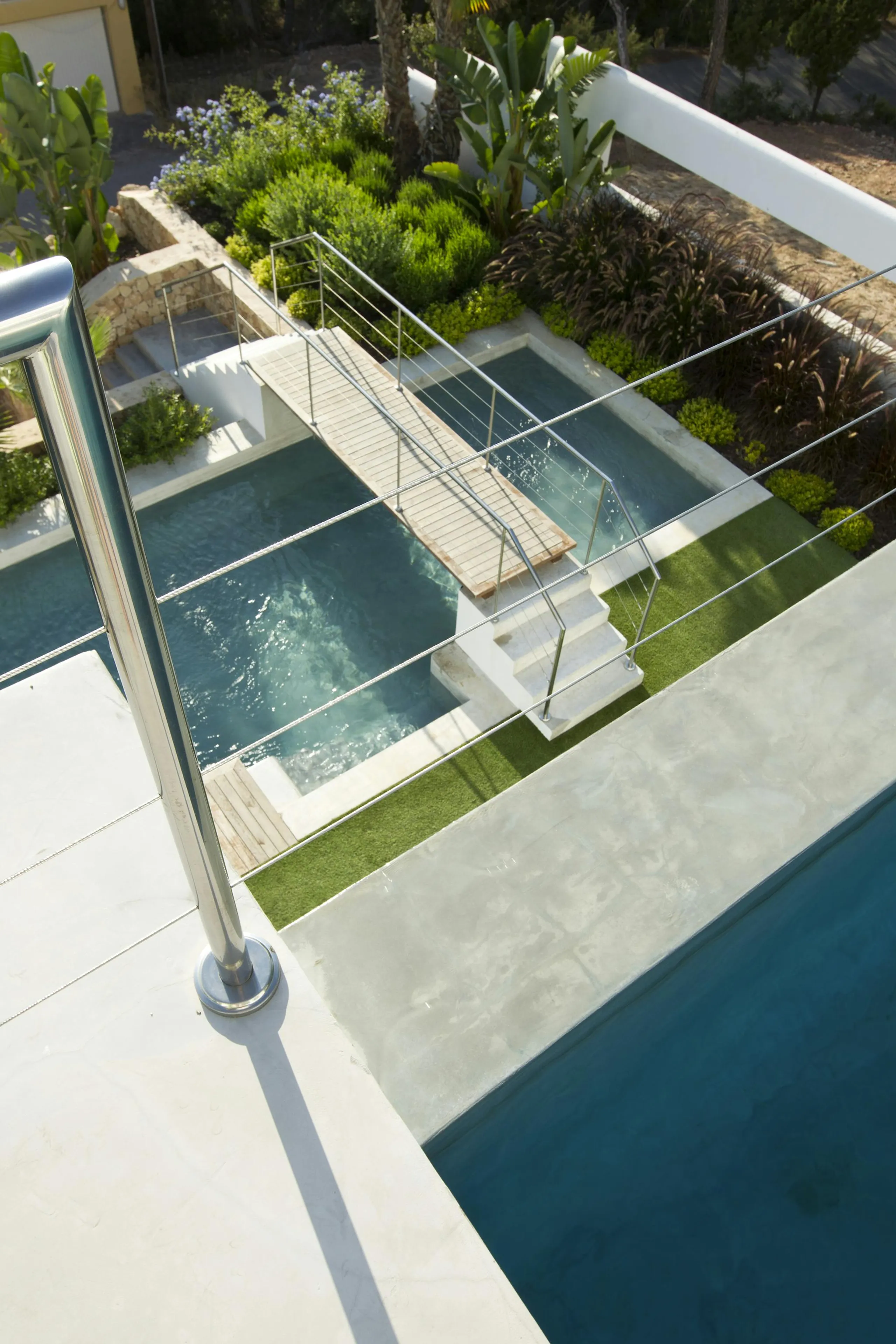 Resplendent Contemporary Villa in Ibiza with Infinity Pool — photograph 11