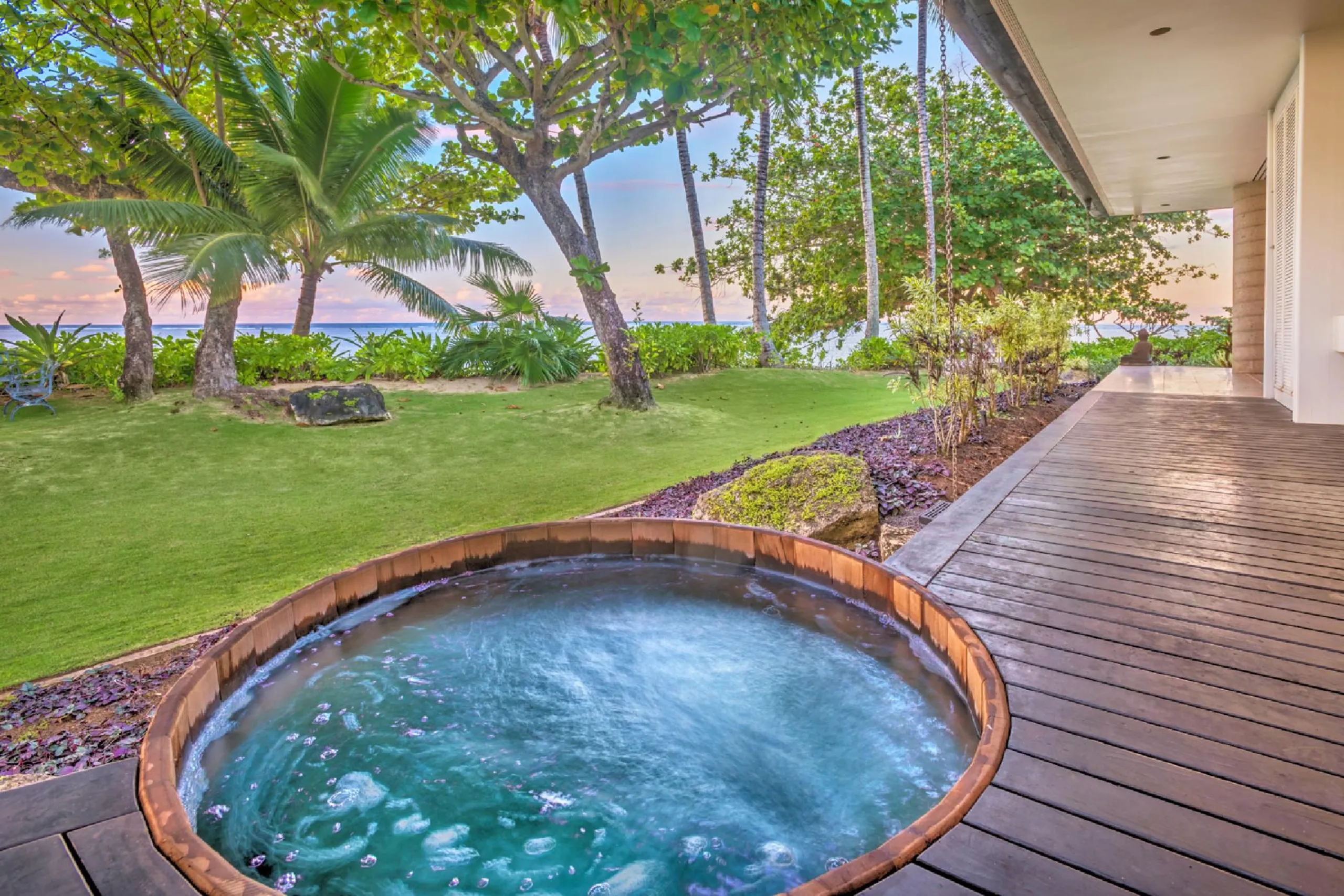 Anini Beach Front Villa with Tropical Ocean Views — photograph 12