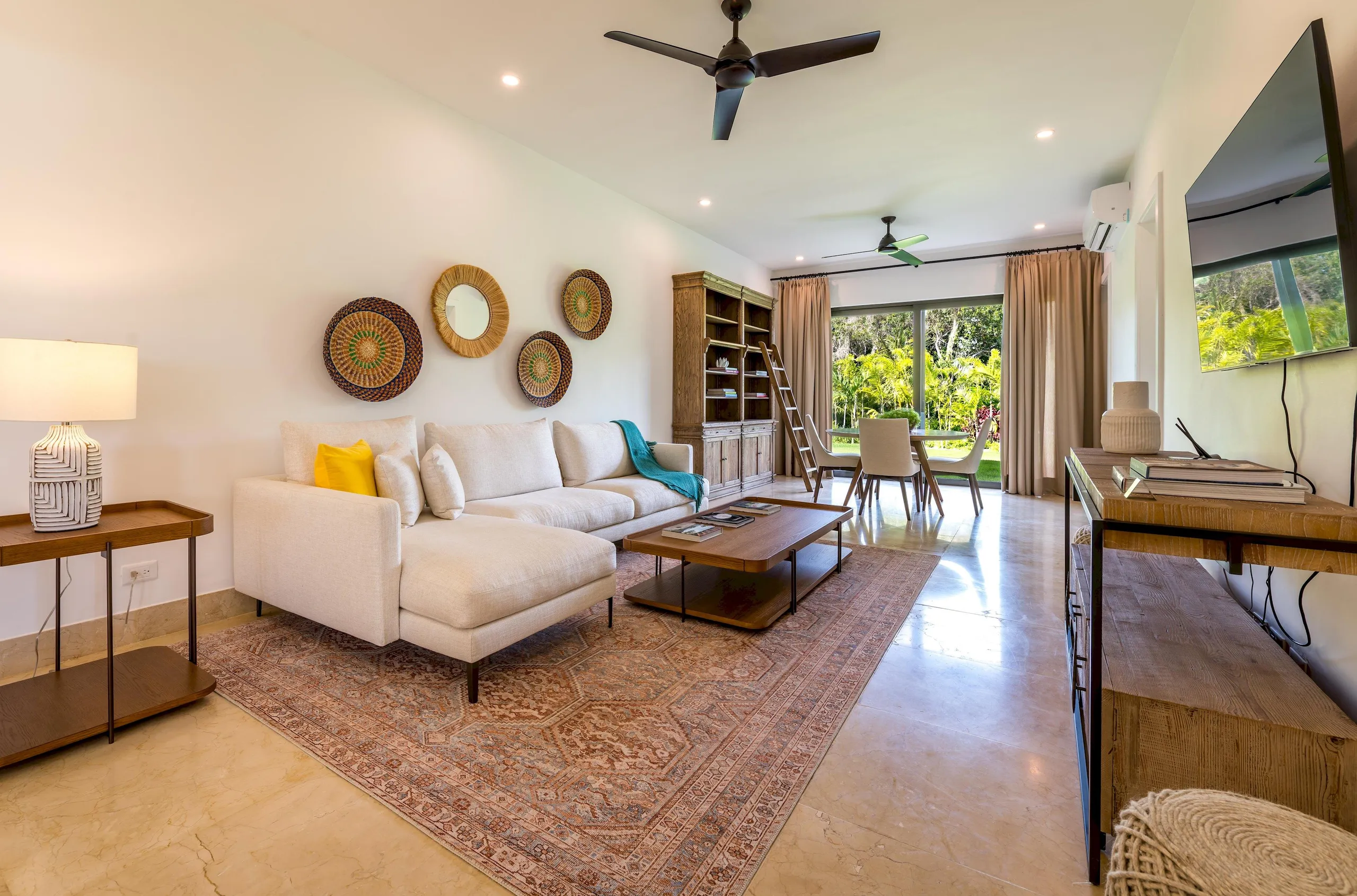 Sumptuous Paradise Estate with Private Pool and Fitness Room — photograph 5