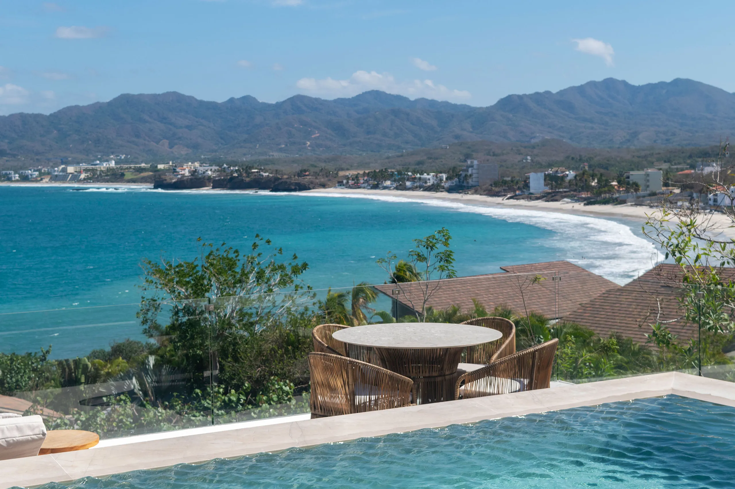 Majestic Oceanview Kupuri Estate with Infinity Pool, Golf Simulator, and Sauna with Ocean Views — photograph 10