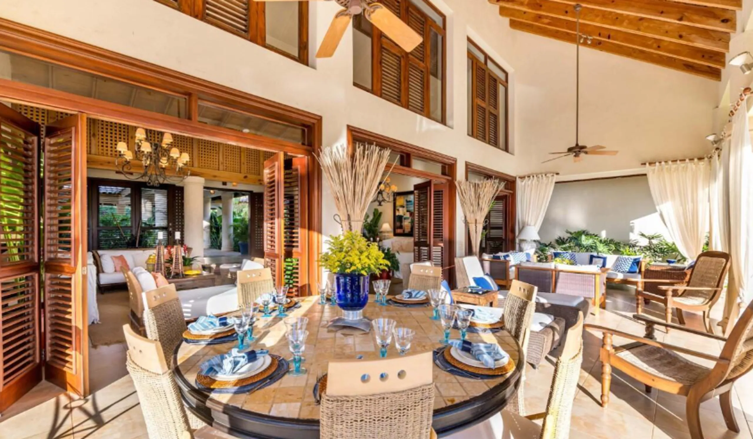 Casa de Campo's High-ceilinged Villa in a Lush Green Garden with the Scent of Jasmine — photograph 4