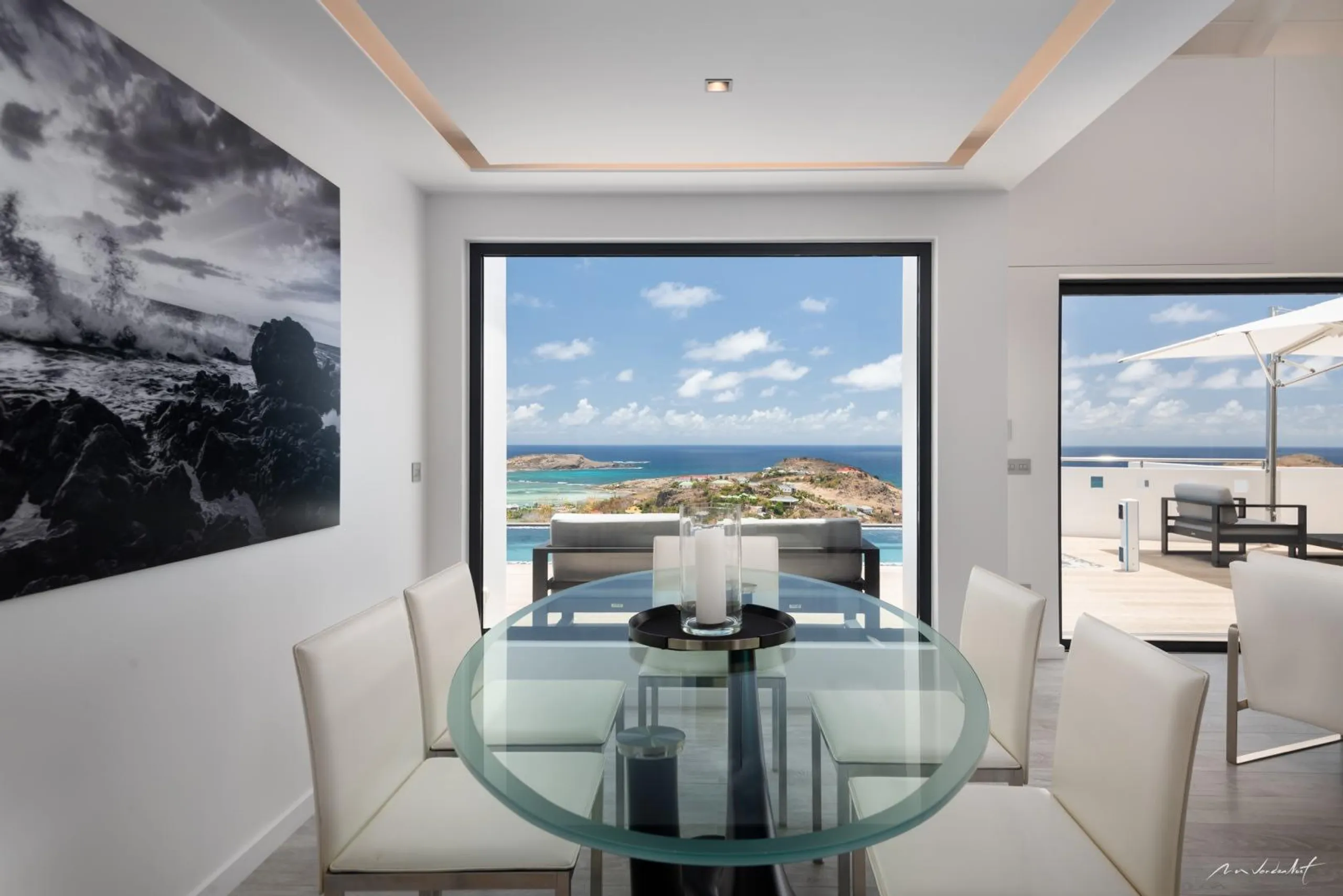 Stunning Modern Villa On The Hills With Pool And Panoramic View — photograph 12