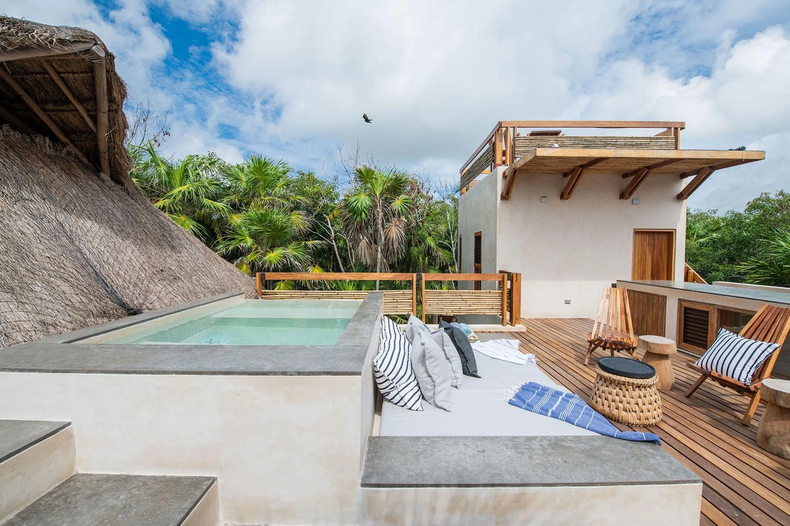 Unforgettable Beach Front Eco-Luxe Retreat with Private Pool and Ocean Views — photograph 10