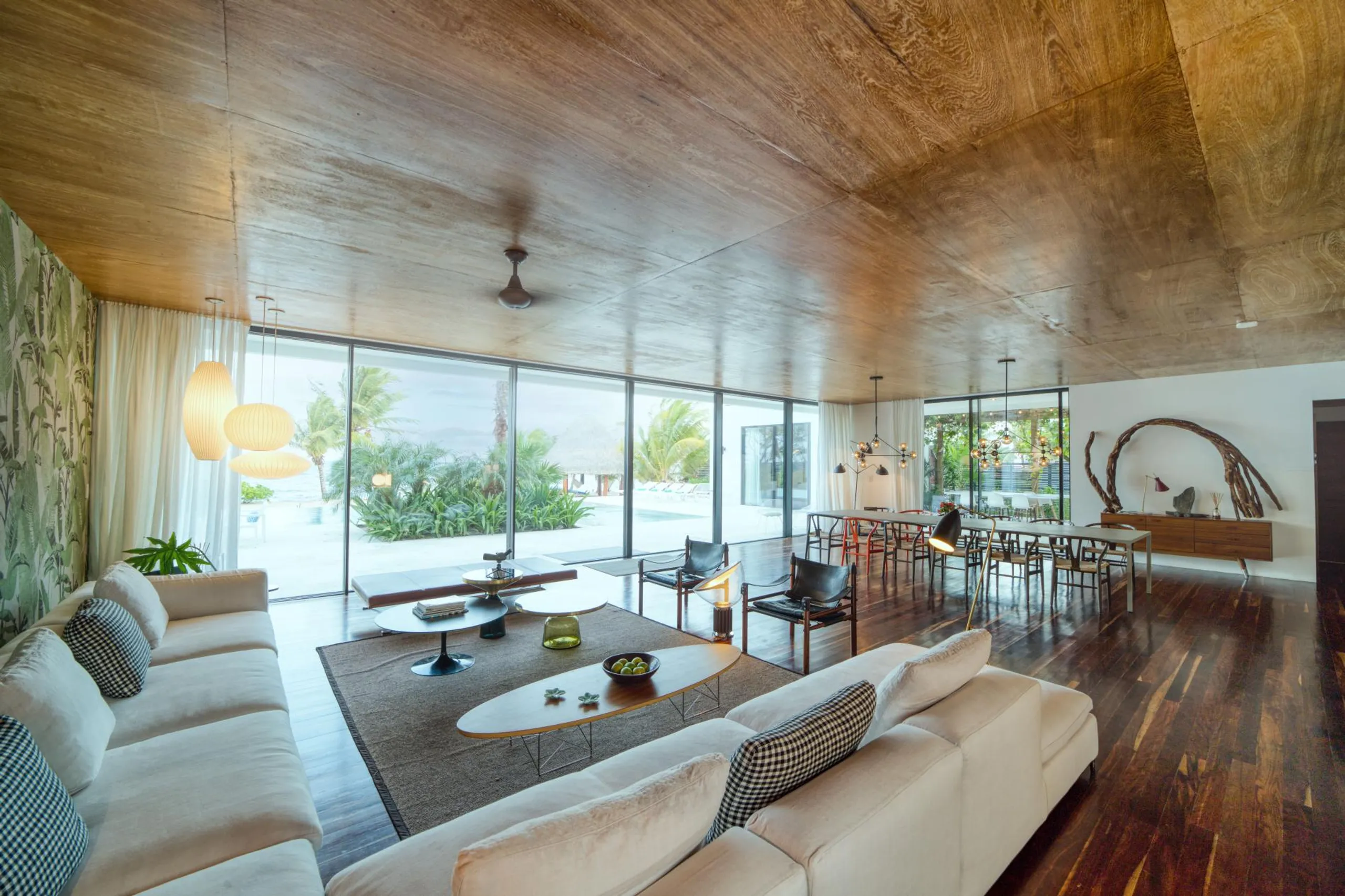Modern 5-Bedroom Beachfront Villa in Placencia with Infinity Pool & Private Pier — photograph 10
