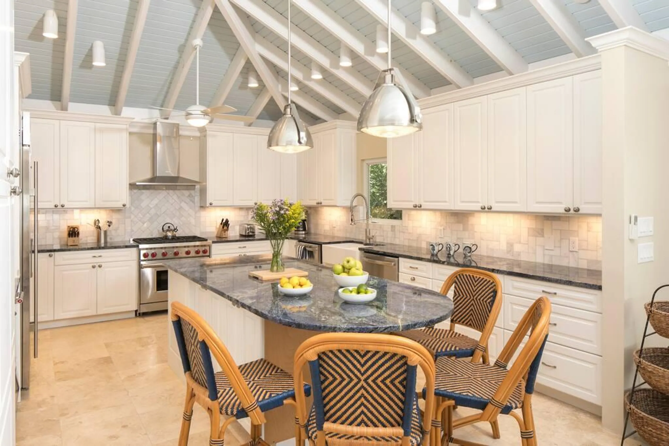 Magnificent Cruz Bay Estate with Invigorating Pool and Sun Deck — photograph 9