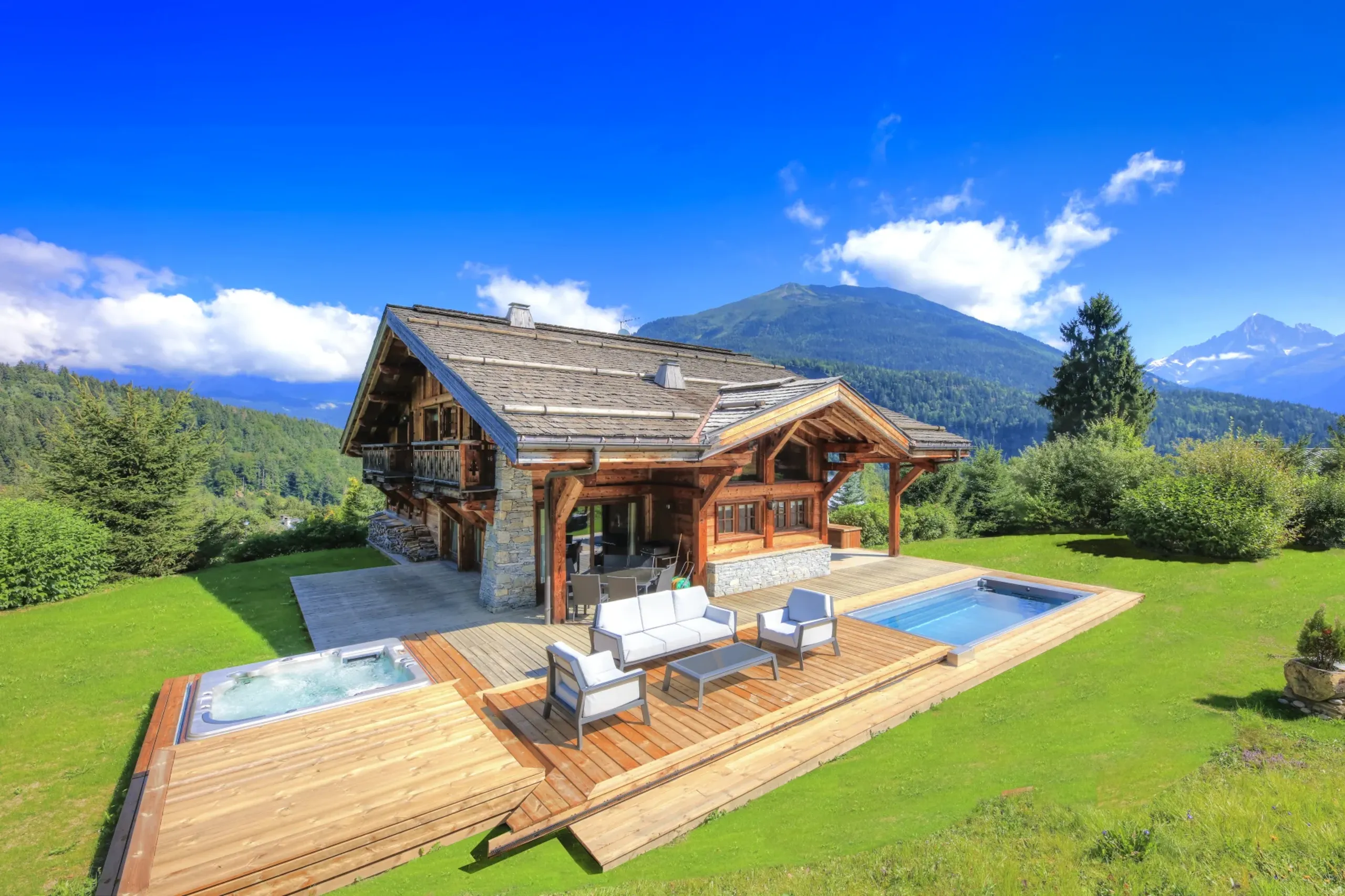 Ultimate Ski Chalet with Open-Plan Living, Sauna & Mountain Views — photograph 5