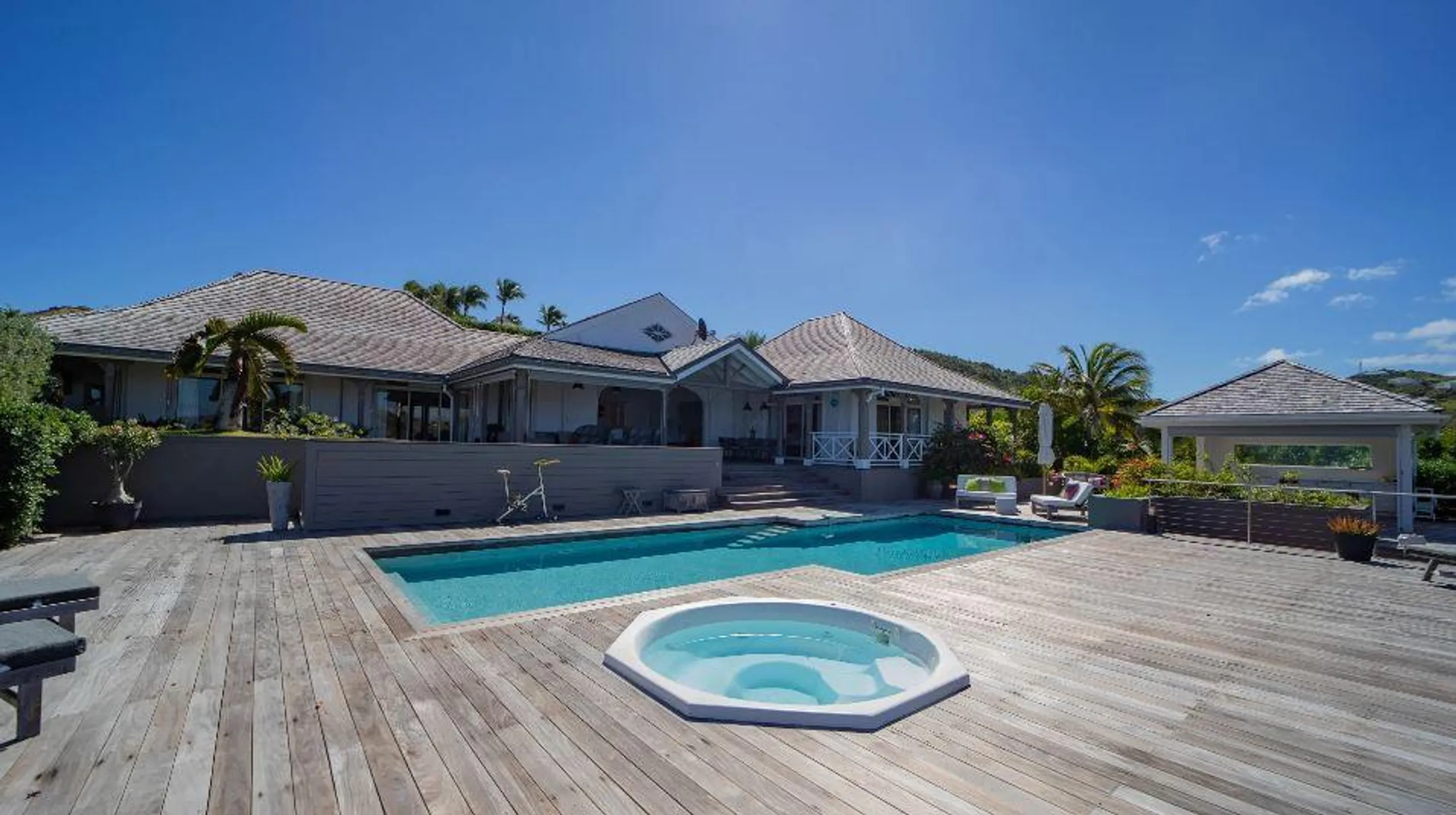 Majestic Seaside Villa with Private Pool and Hot Tub — photograph 3