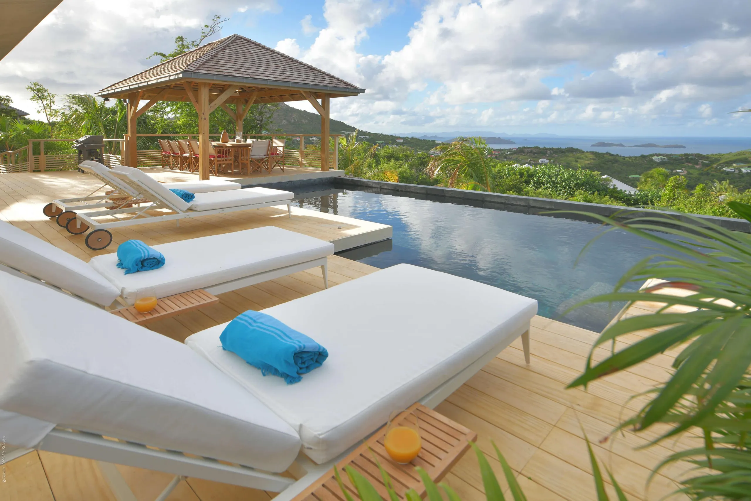 Calming Modern Styled Villa with Heated Pool, Jacuzzi and Stunning View of the Caribbean Sea — photograph 8