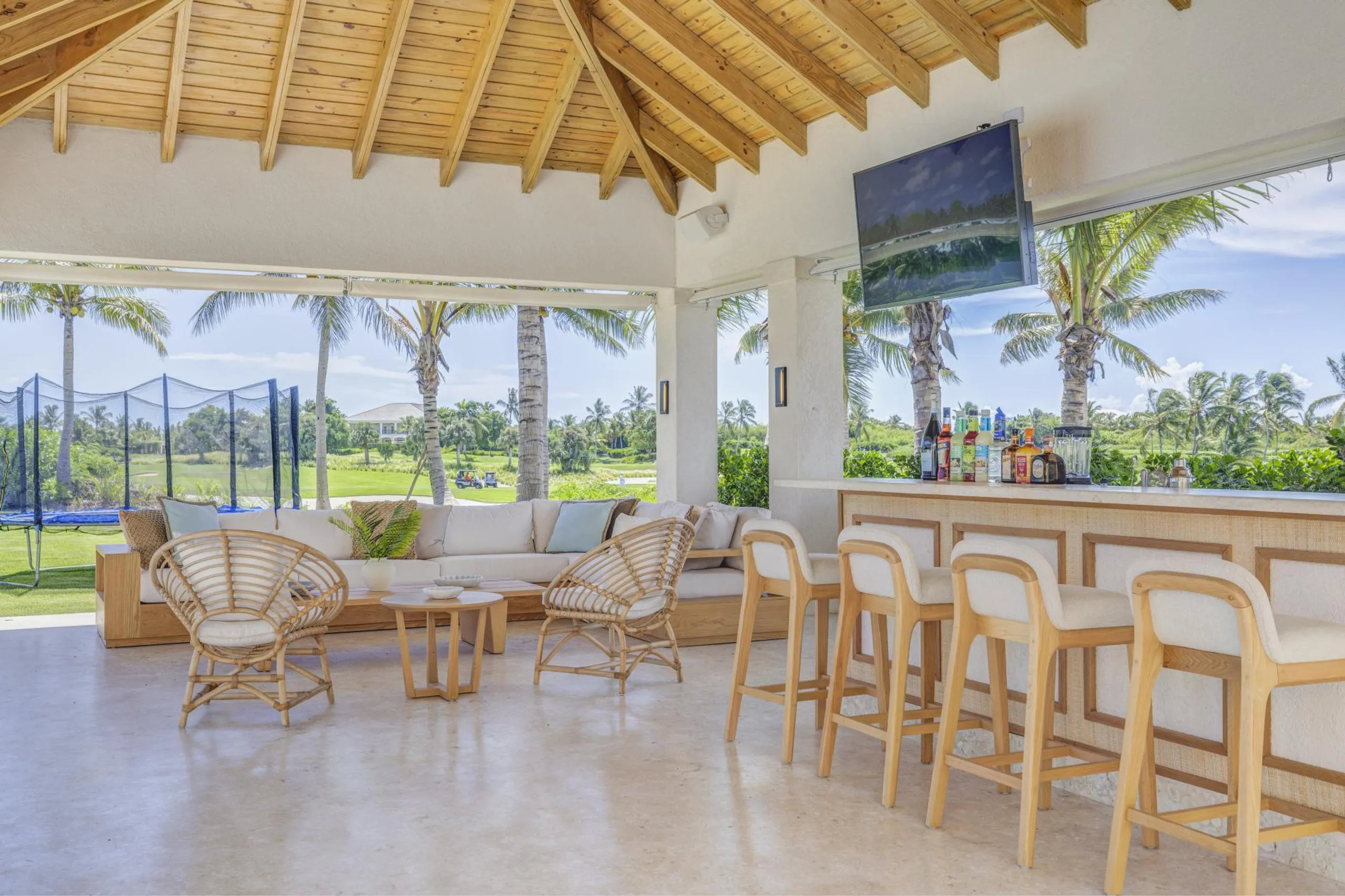 Majestic Haven Villa with Private Pool and Golf View — photograph 8