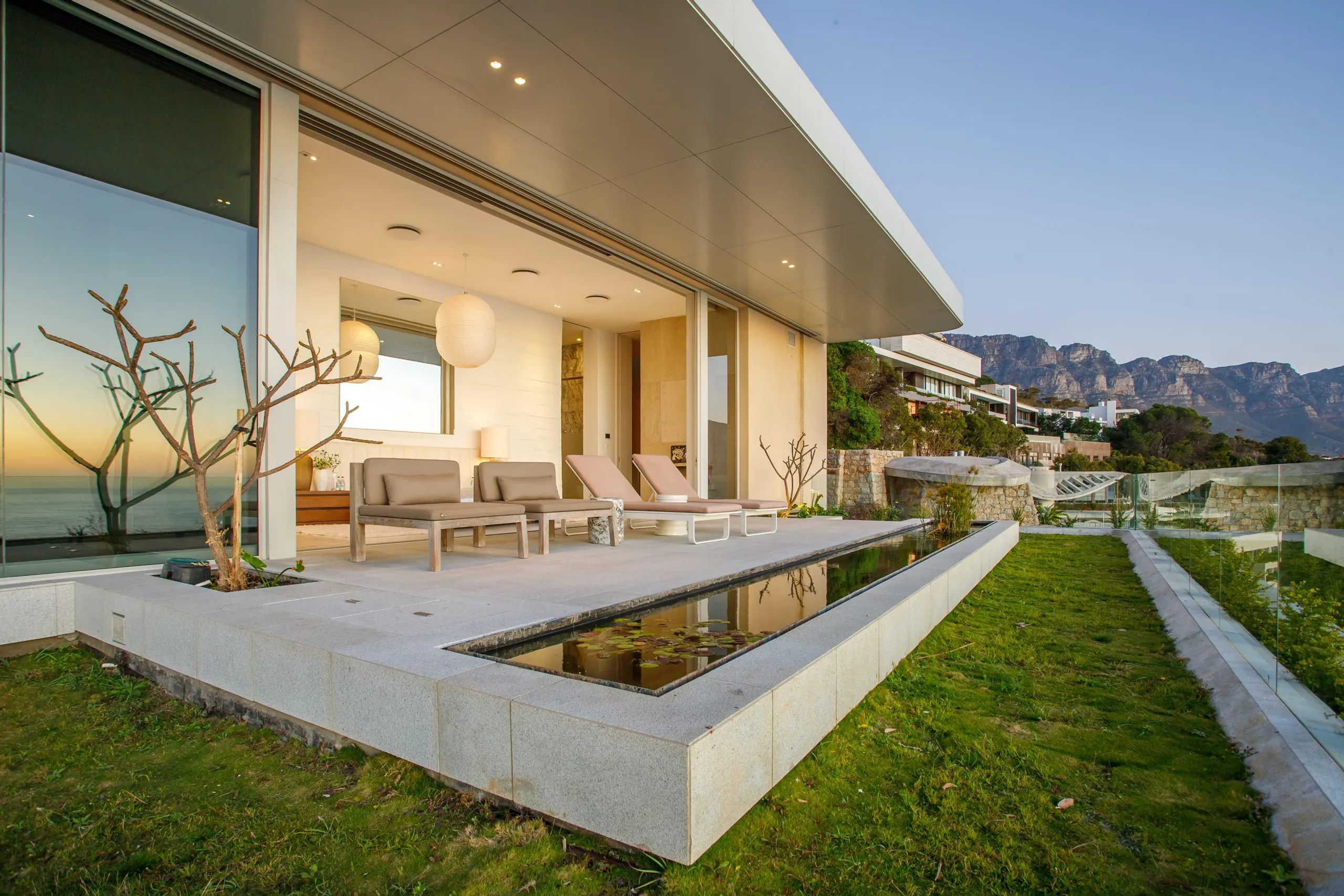 Elevated Luxury Villa in Clifton with Infinity Pool and Ocean Views — photograph 5