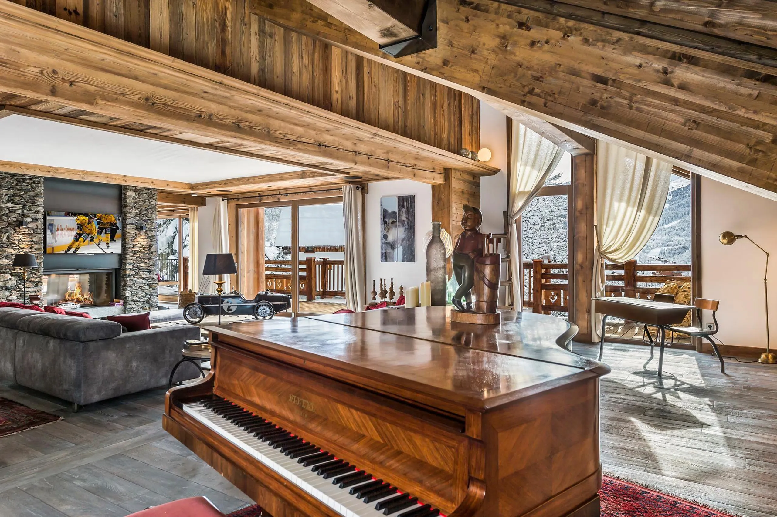 Splendid Six-Bedroom Chalet with Private Hammam — photograph 8