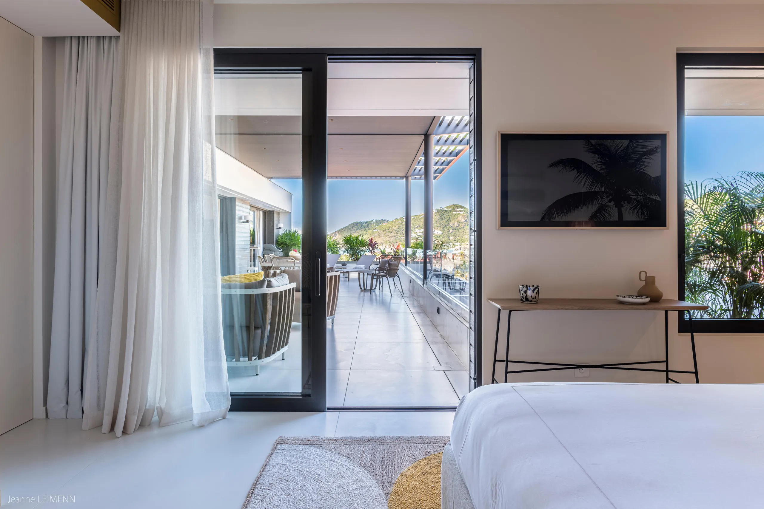 Prestigious Gustavia Retreat with Sun Drenched Terrace and Spectacular Views — photograph 7