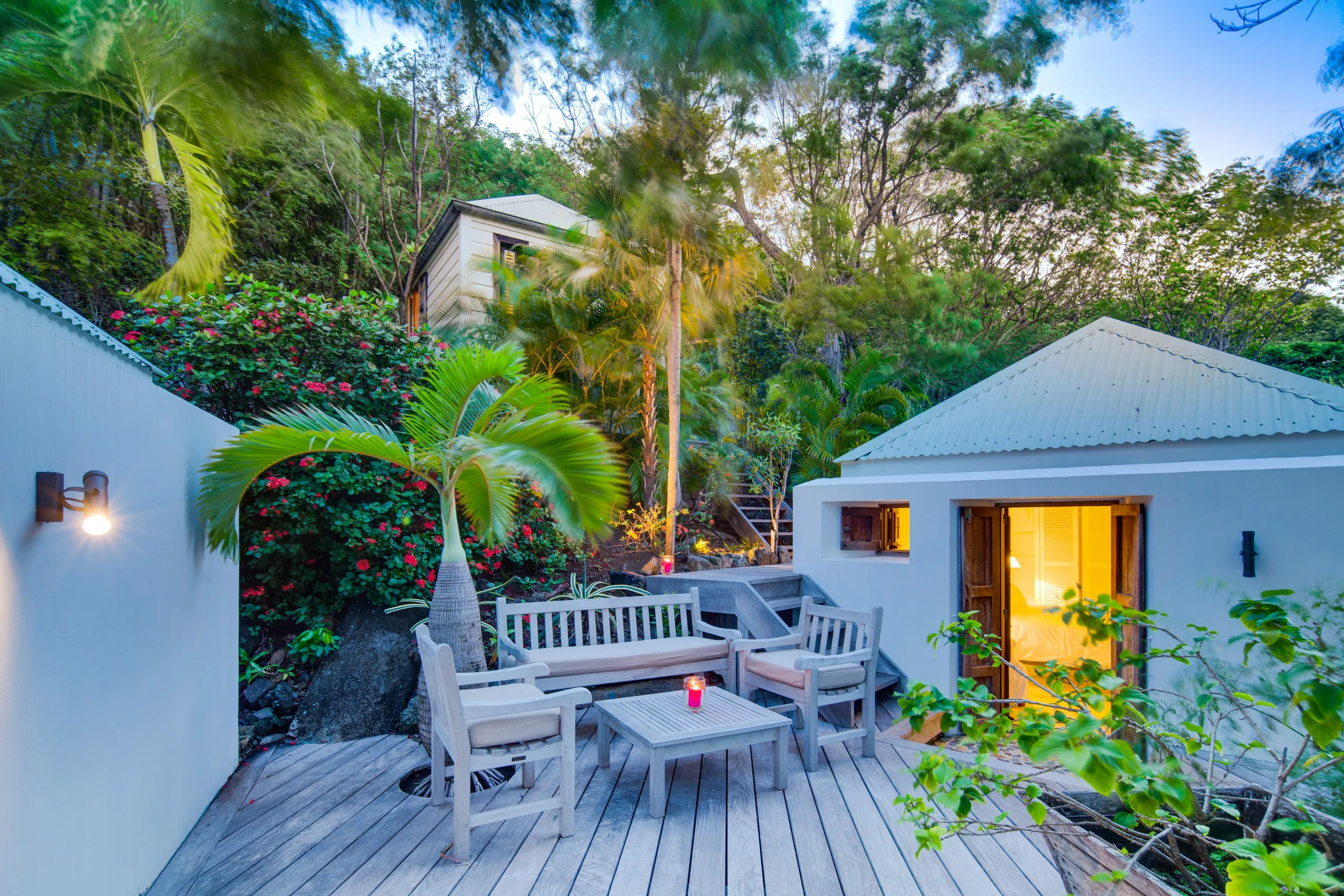 Beautiful Paradise Estate with Private Pool and Chef's Kitchen — photograph 4