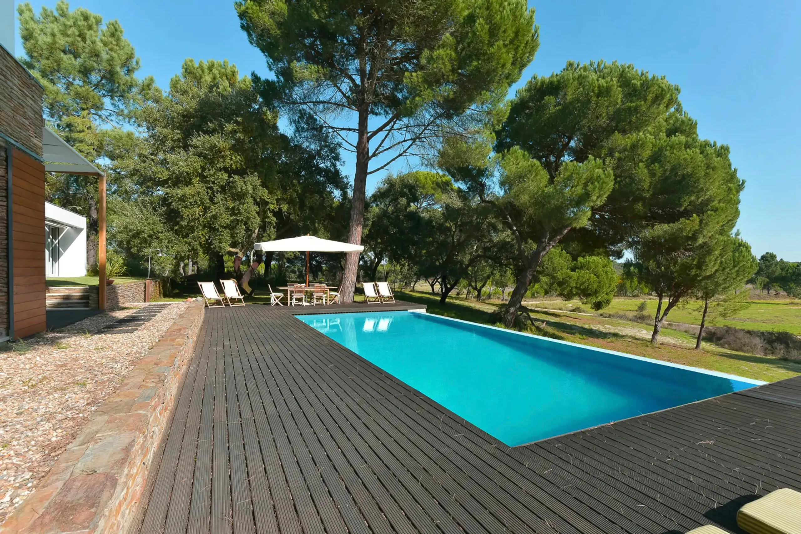 Eco-Friendly 5 Bedroom Villa with Private Pook and Scenic Views — photograph 2