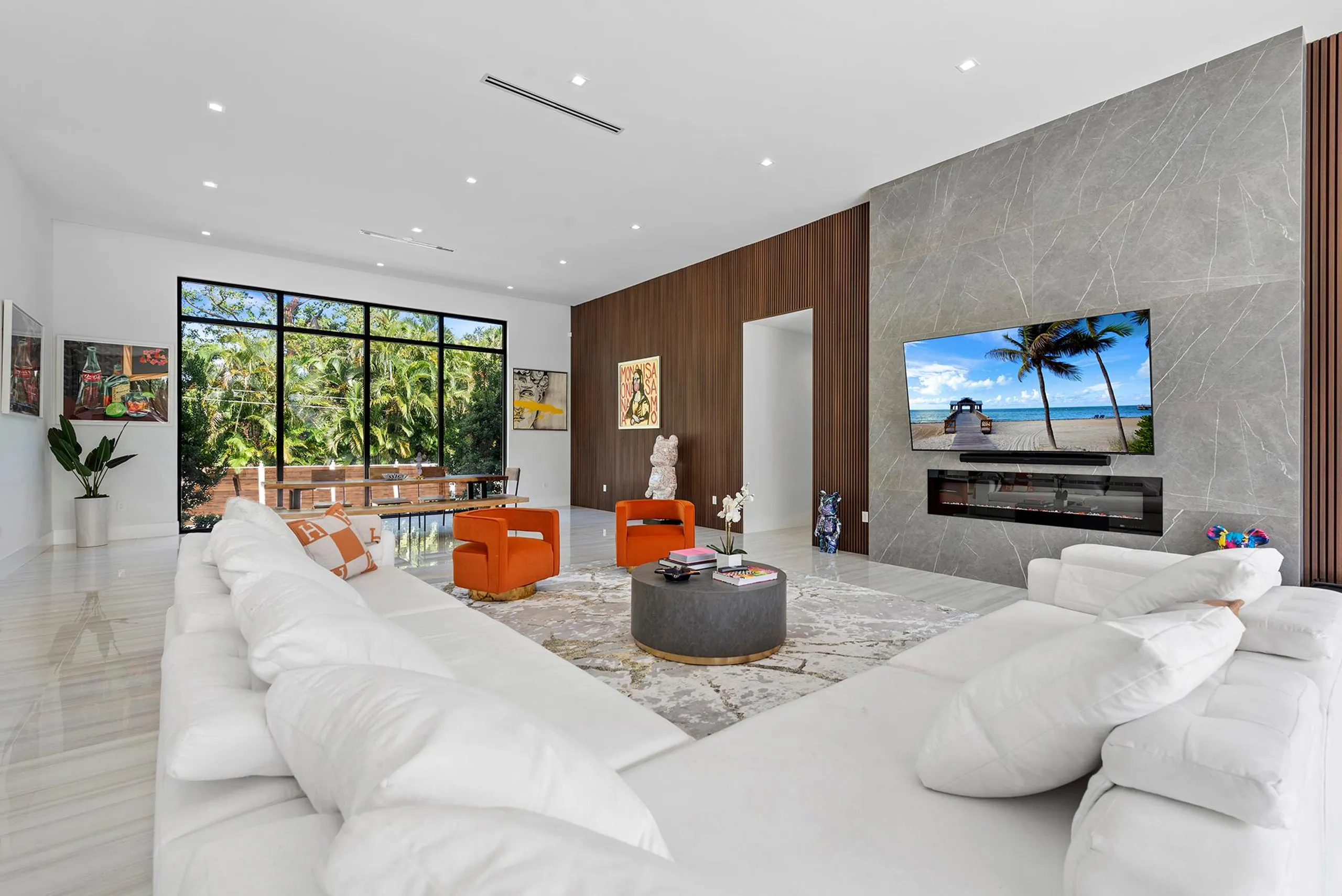 Stylish Modern Miami Resort Estate with Private Pool and Boat Dock — photograph 9