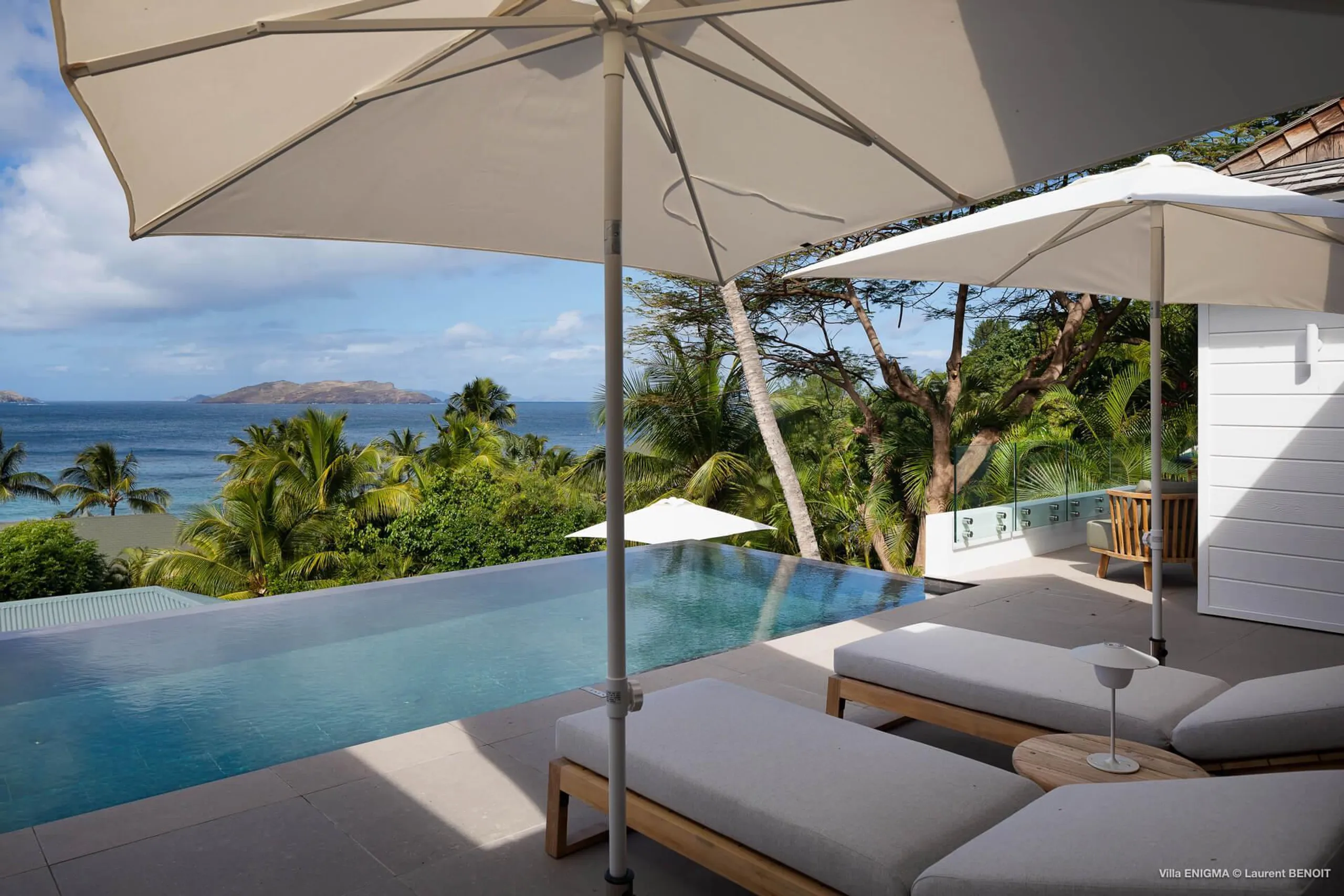 Seaside Serenity Villa in Pointe-Milou with Infinity Pool and Breathtaking Ocean Views — photograph 3