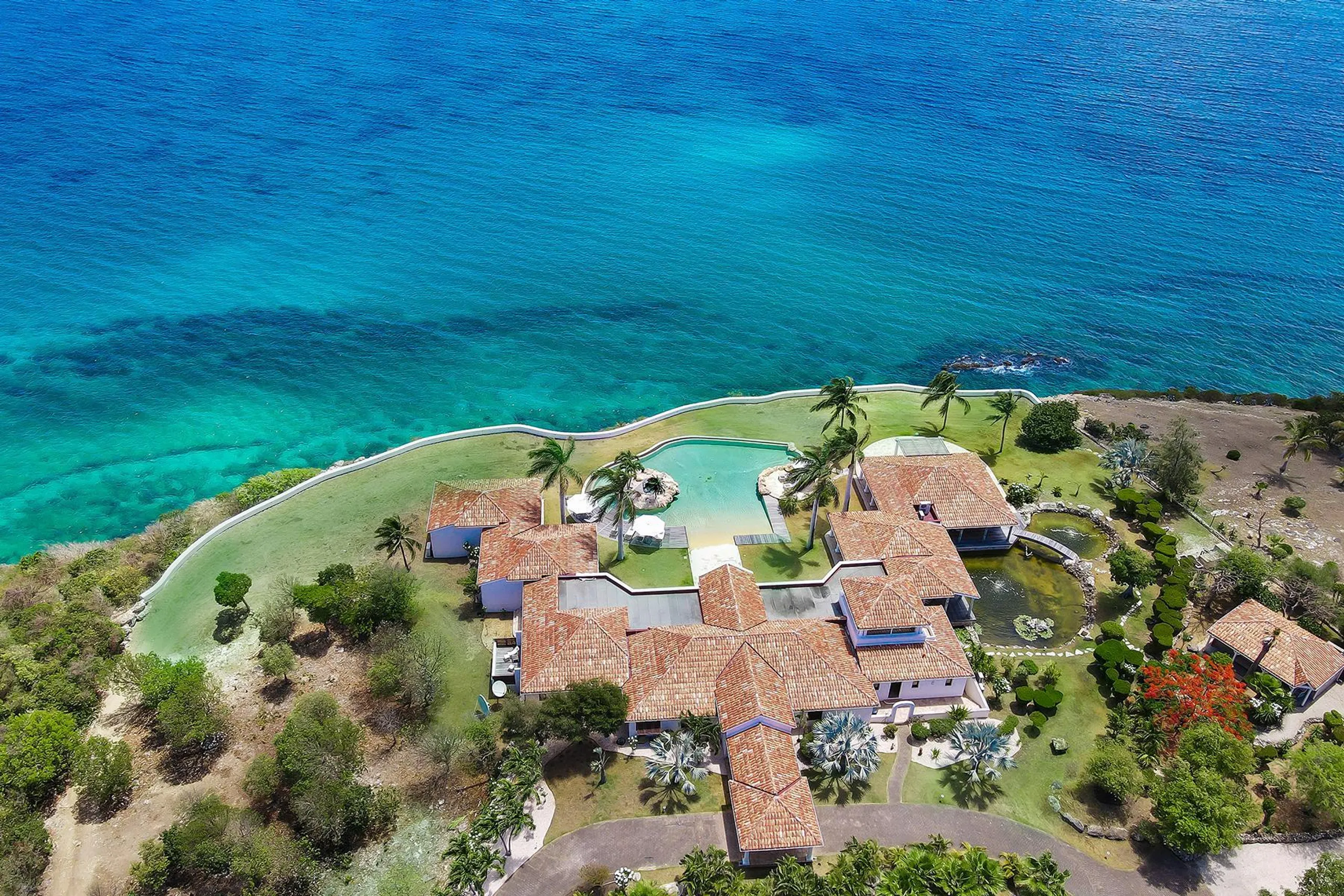 Luxury Terres Basses Estate with Lagoon Infinity Pool and Caribbean Sea Views — photograph 5