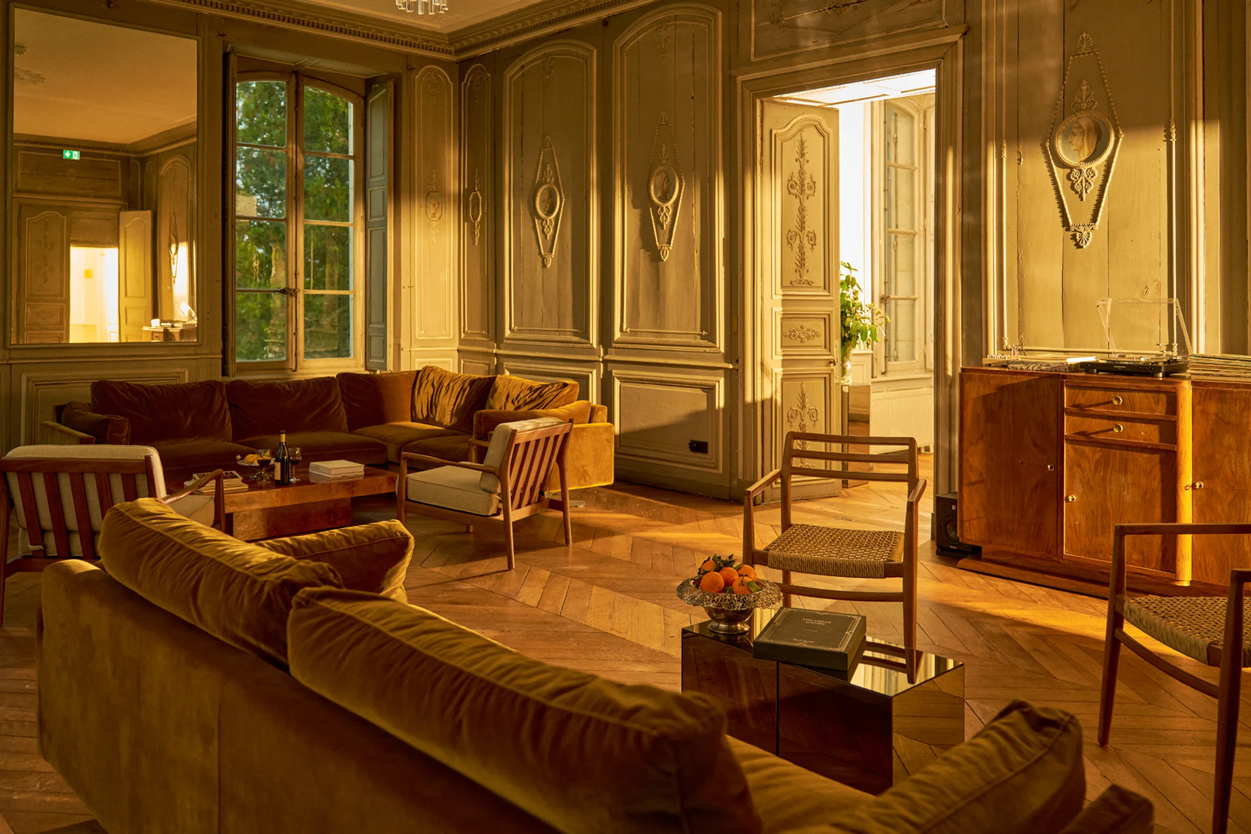 Historic Saint Marie Luxury Chateau with Heated Pool and Sprawling Vineyards — photograph 4