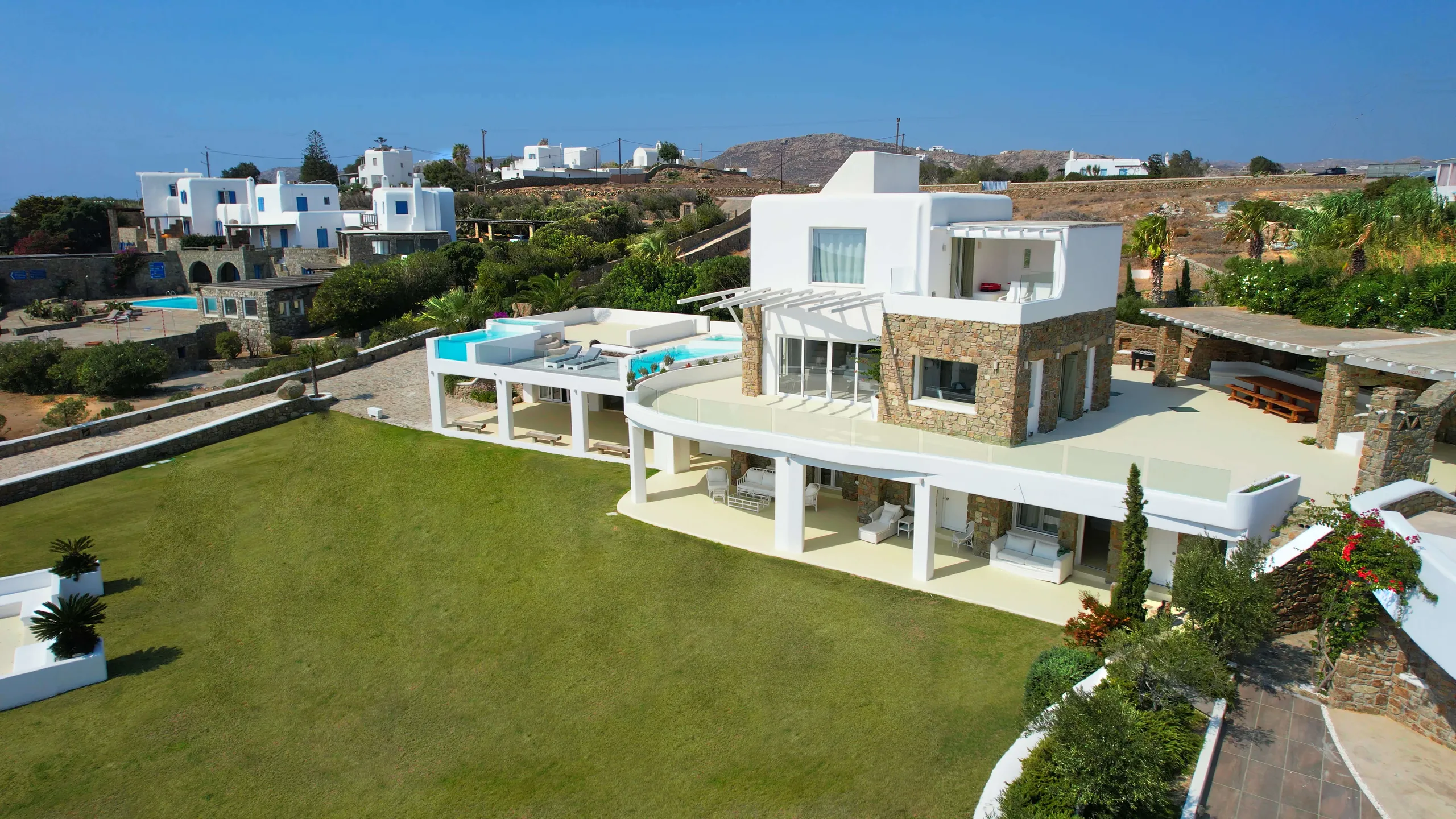 Unparalleled 7,000sqm Estate with Heated Pools, Spa, Panoramic Sea Views, and World-Class Amenities — photograph 6