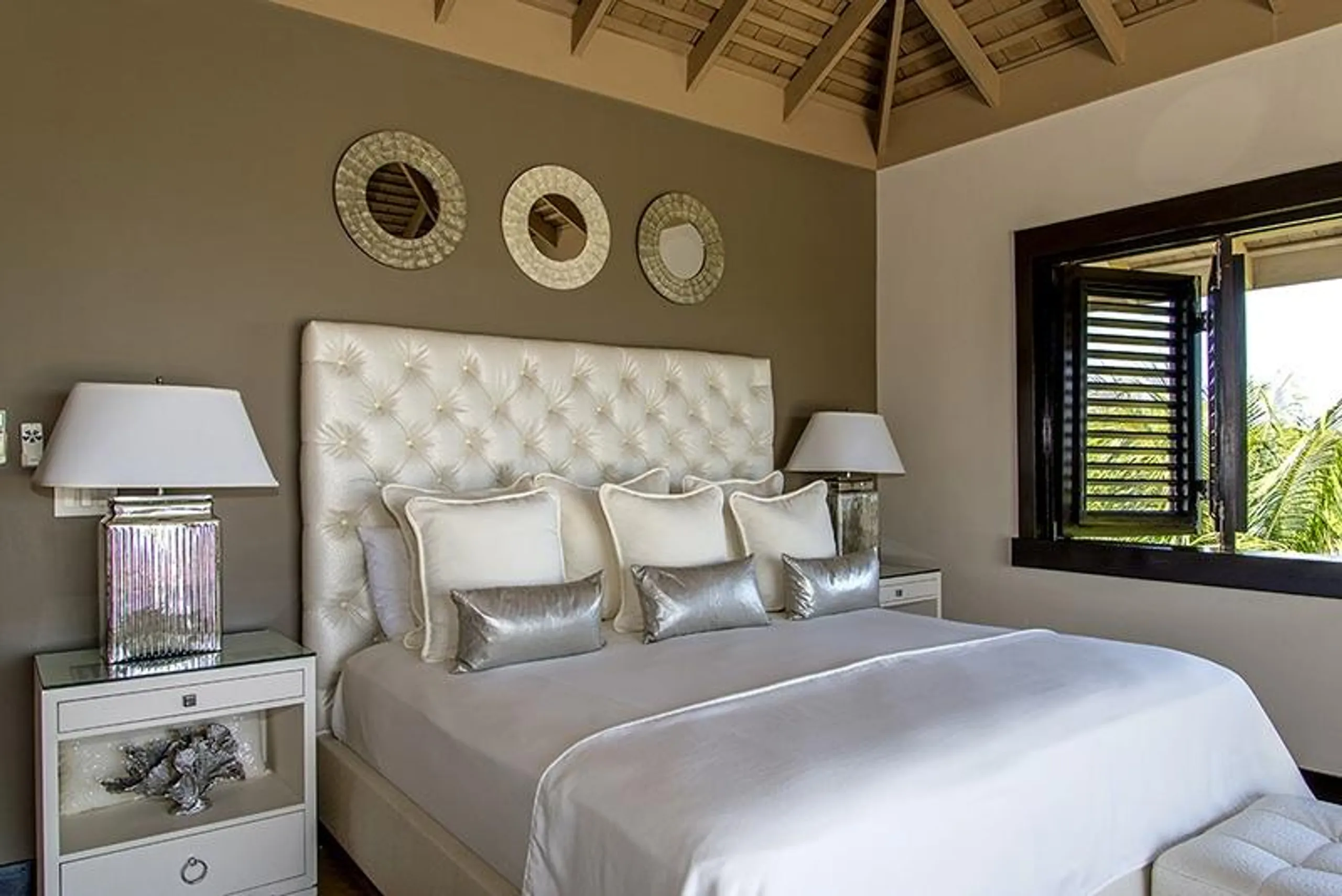 Stunning Seaview Villa with Infinity Pool and Jacuzzi — photograph 12