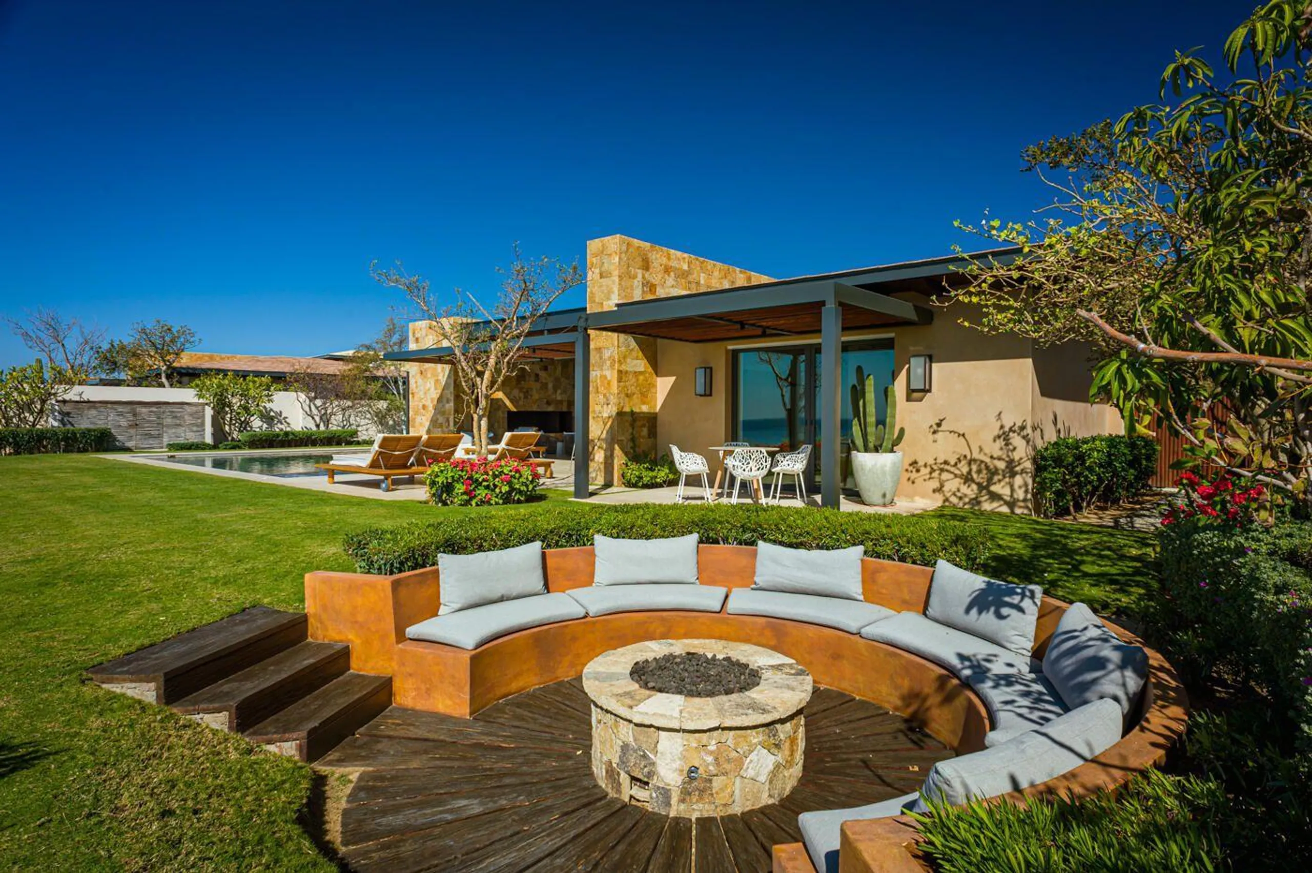 Richly Adorned Puerto Los Cabos Architectural Estate with Zero Edge Pool and Spectacular Views — photograph 2
