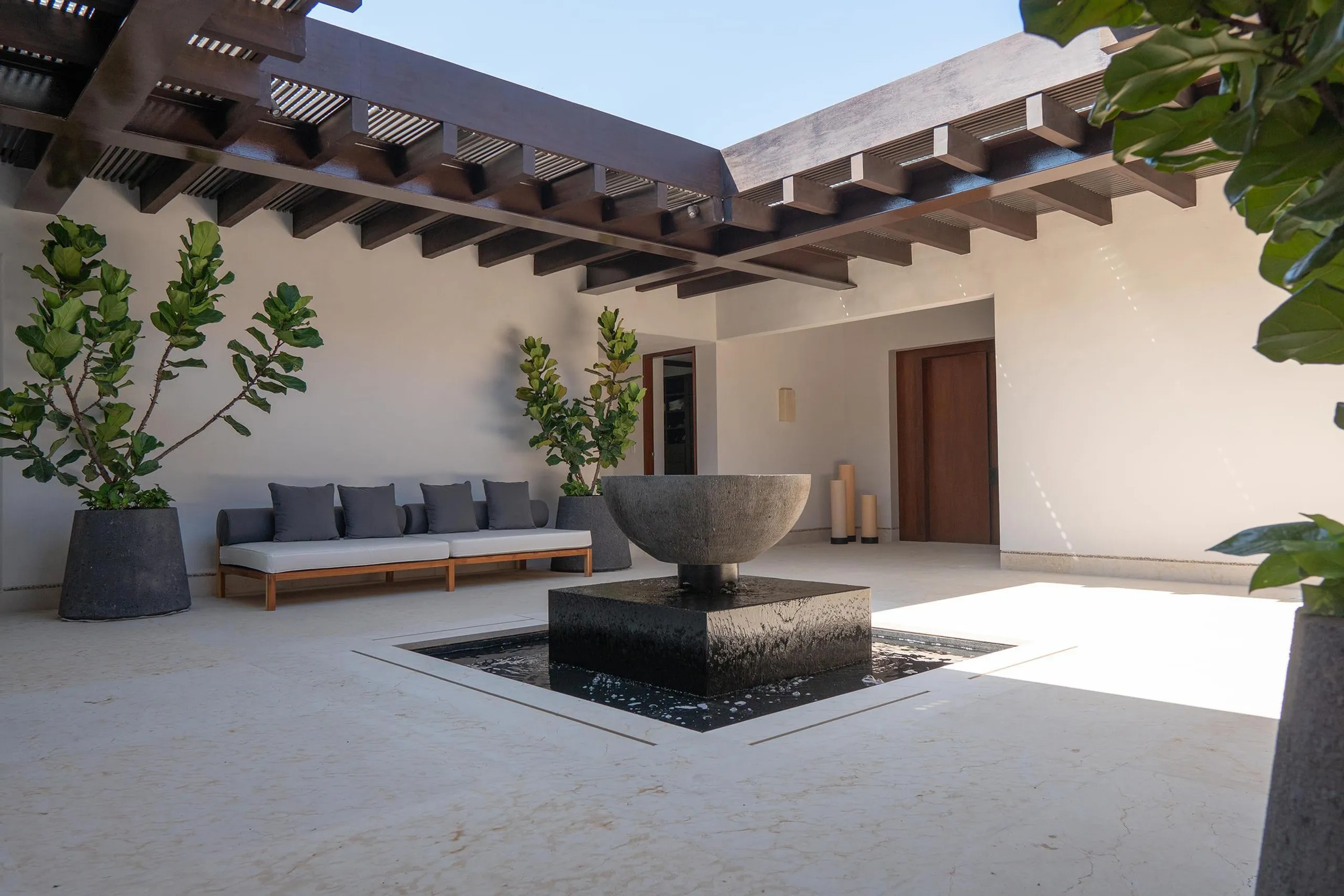 Refined Luxury View Villa with Infinity Pool and Ocean Views — photograph 6