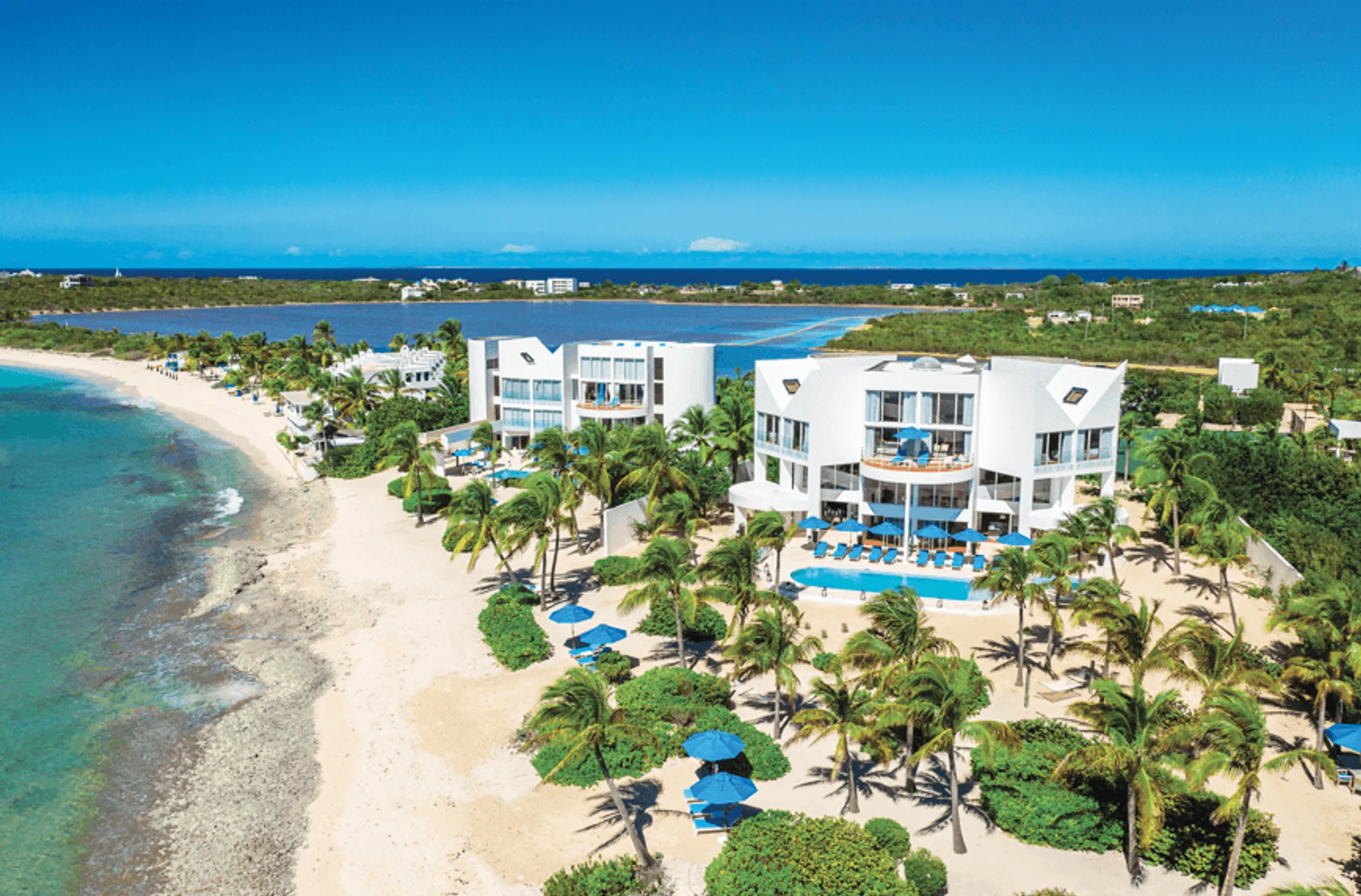 Grandiose Blue Bay Estate with Beachfront Access — photograph 5