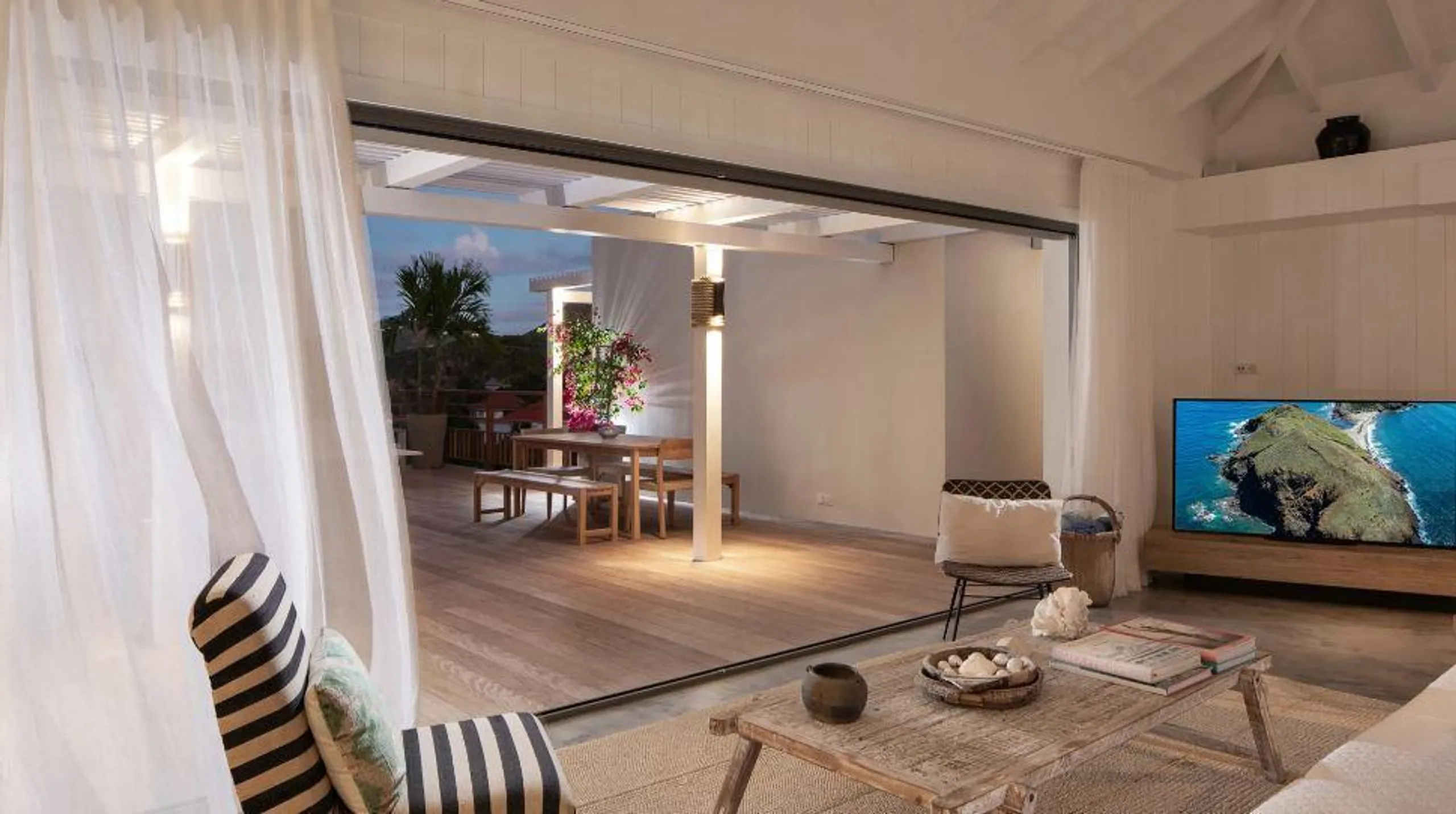 Chic Villa Stunning Ocean Views and Comfort in St-Barths — photograph 12