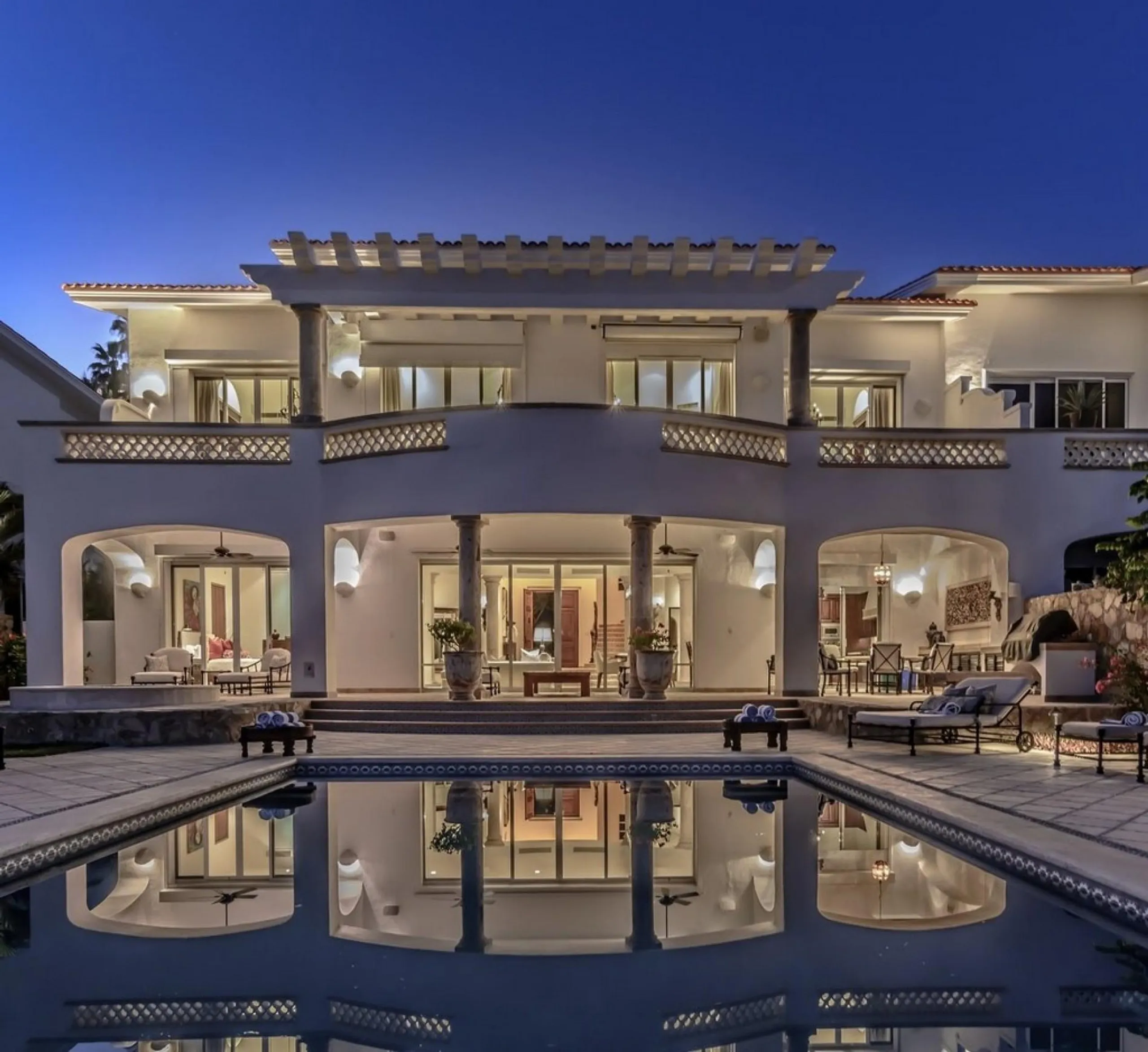 Stunning Contemporary Los Cabos Oceanfront Estate  with Infinity Pool and Sweeping Ocean Views — photograph 5