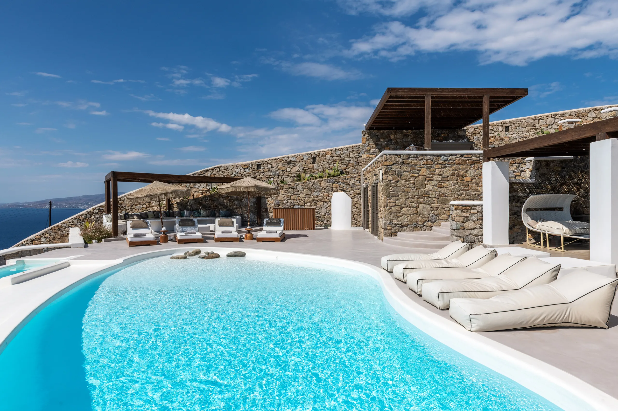 Deluxe Paradise in Fanari with Infinity Pool, Alfresco Jacuzzi and Aegean Sea Views — photograph 8