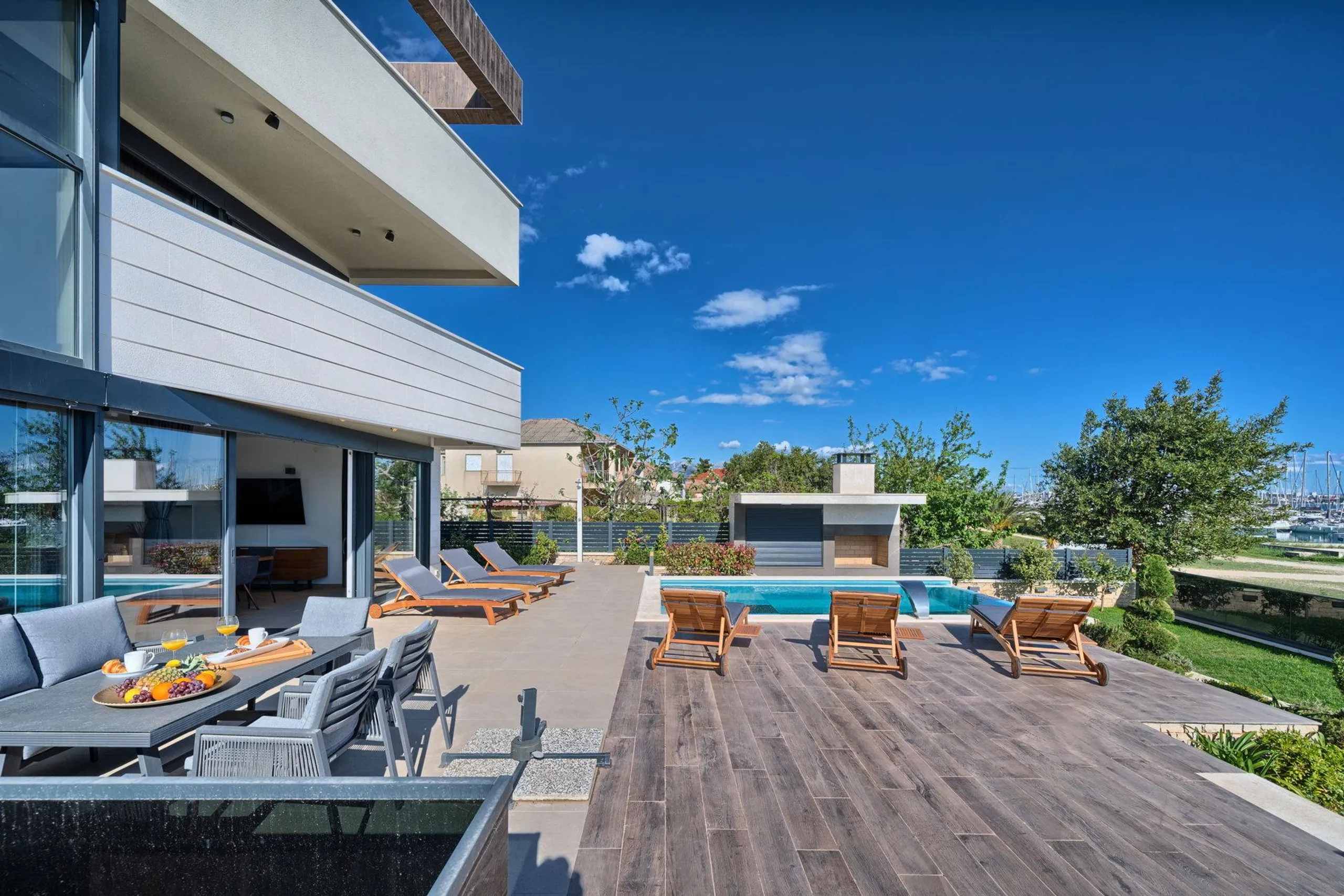 Beautiful 5-star 6-BR Villa with Heated Infinity Pool — photograph 9