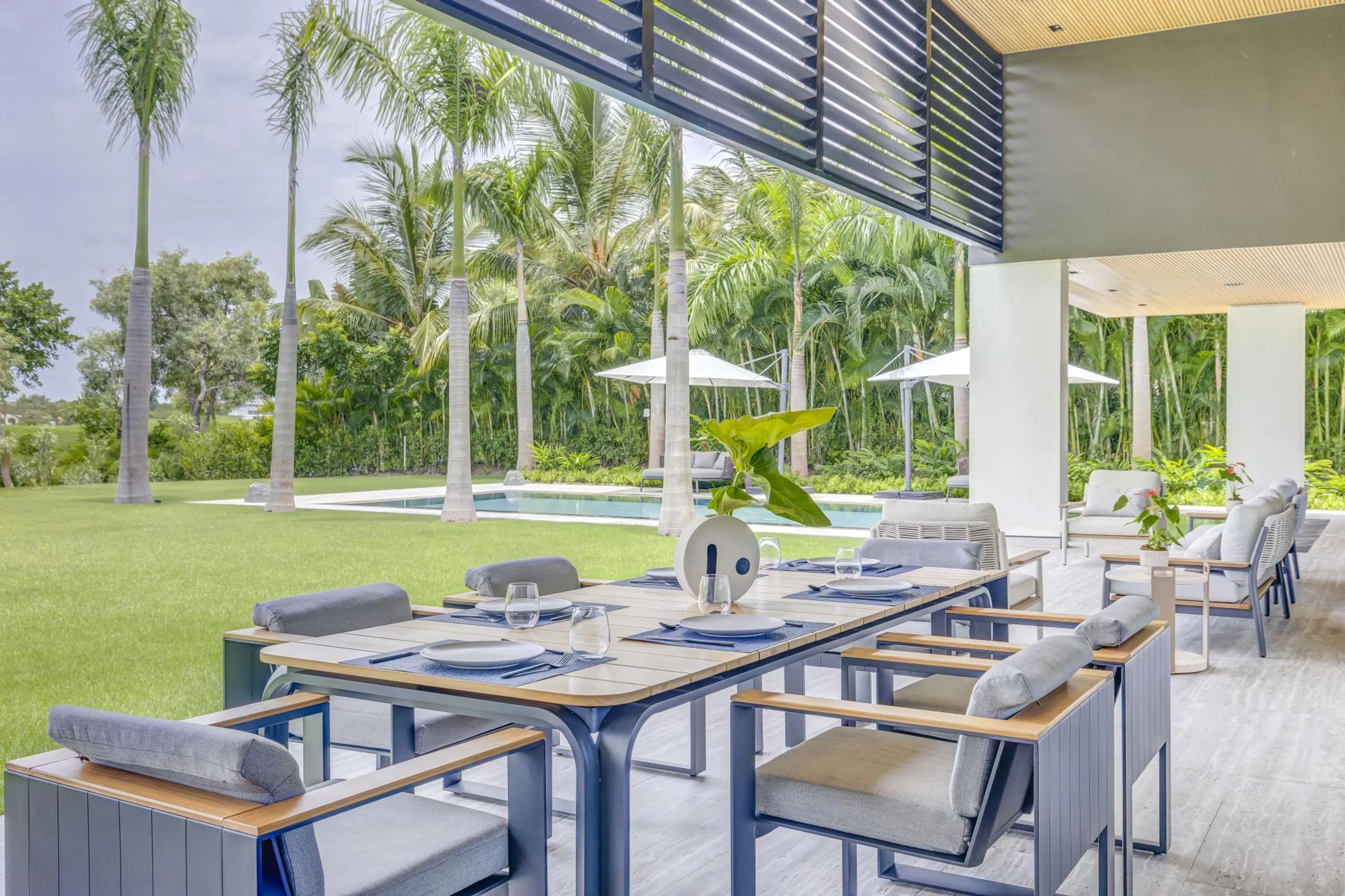 Stylish Modern Villa with Private Pool and Golf Views — photograph 3