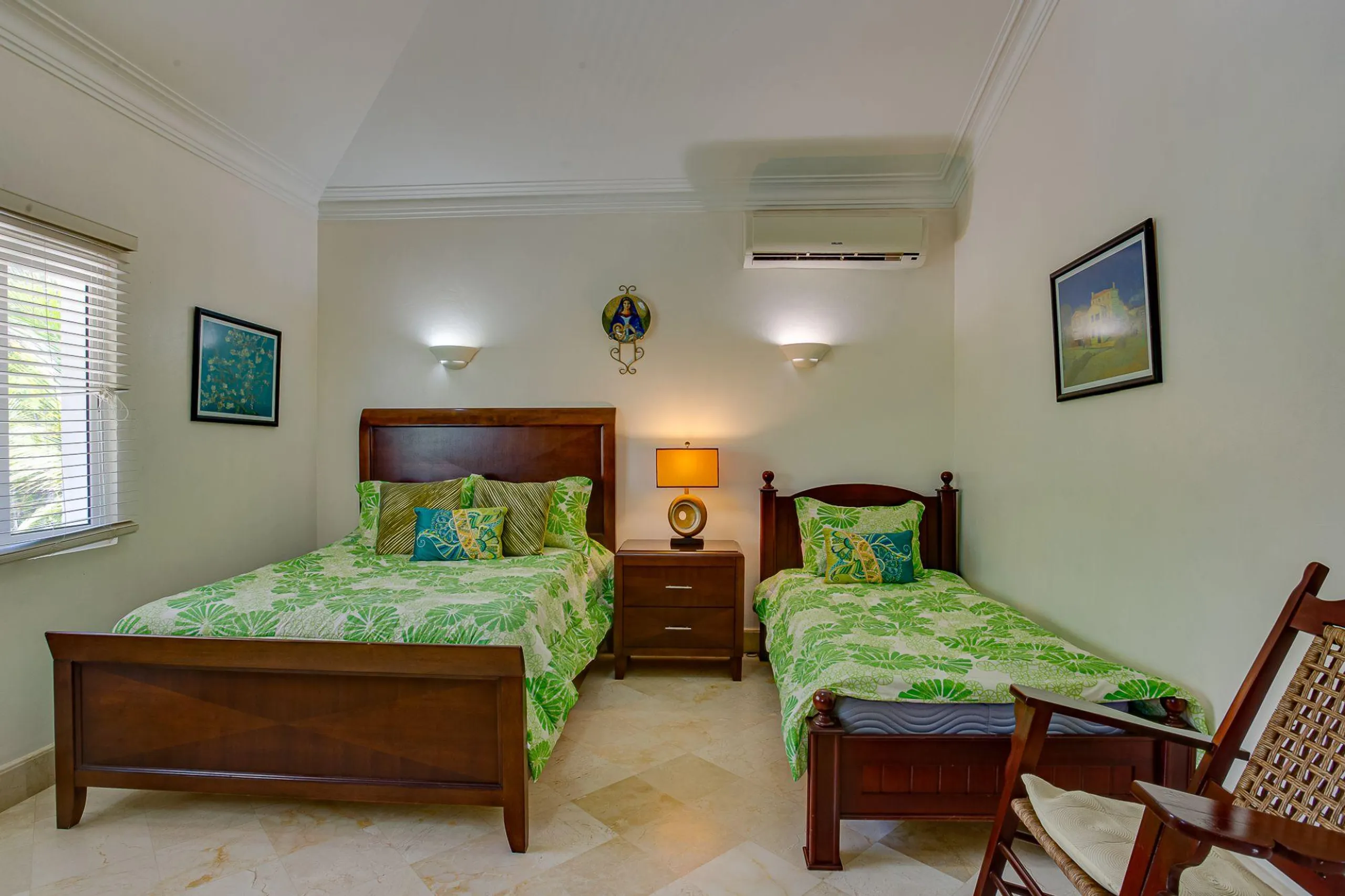 Calming Punta Cana Villa with High Ceilings and Luxe Amenities — photograph 11