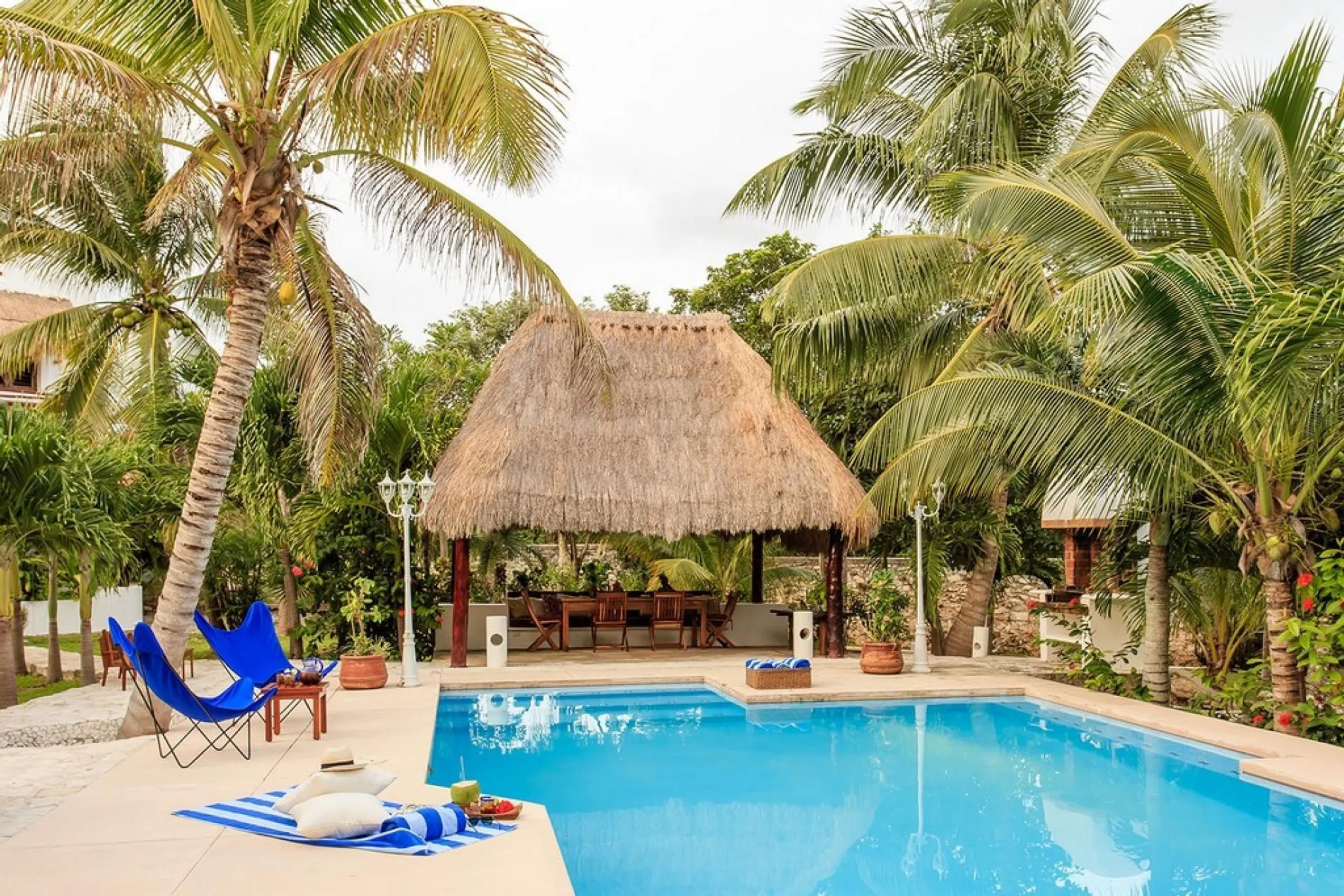 Majestic Colonial-Style Luxe Villa with Private Pool and Steps to the Beach — photograph 2