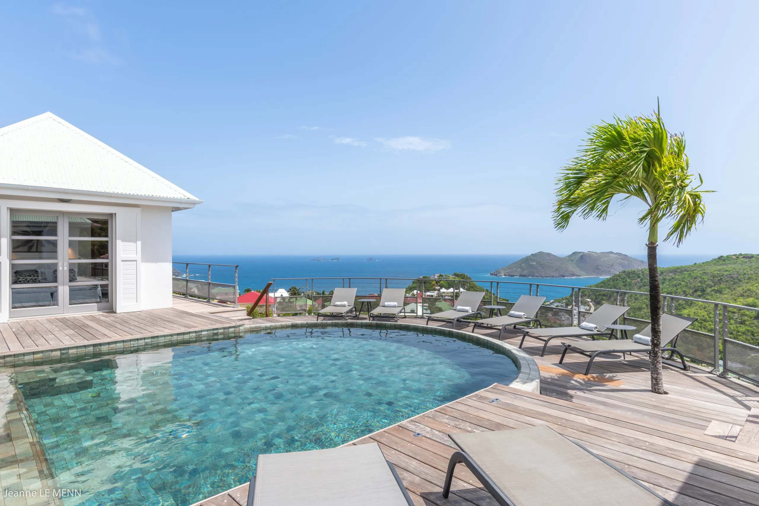 Elegant Flamands Villa with Infinity Heated Pool & Ocean Views — photograph 3