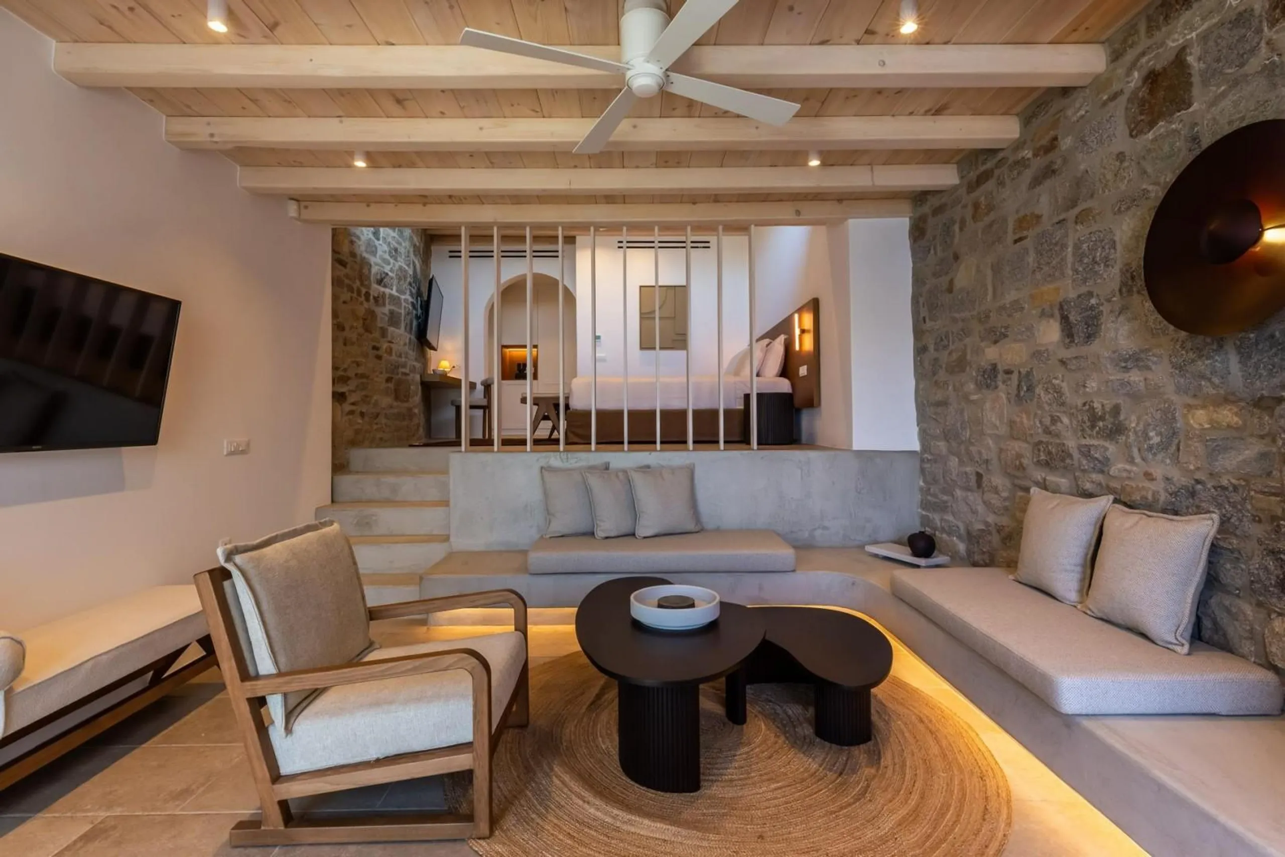 Exquisite Haven with Infinity Pool and Majestic Mountain Vistas — photograph 12