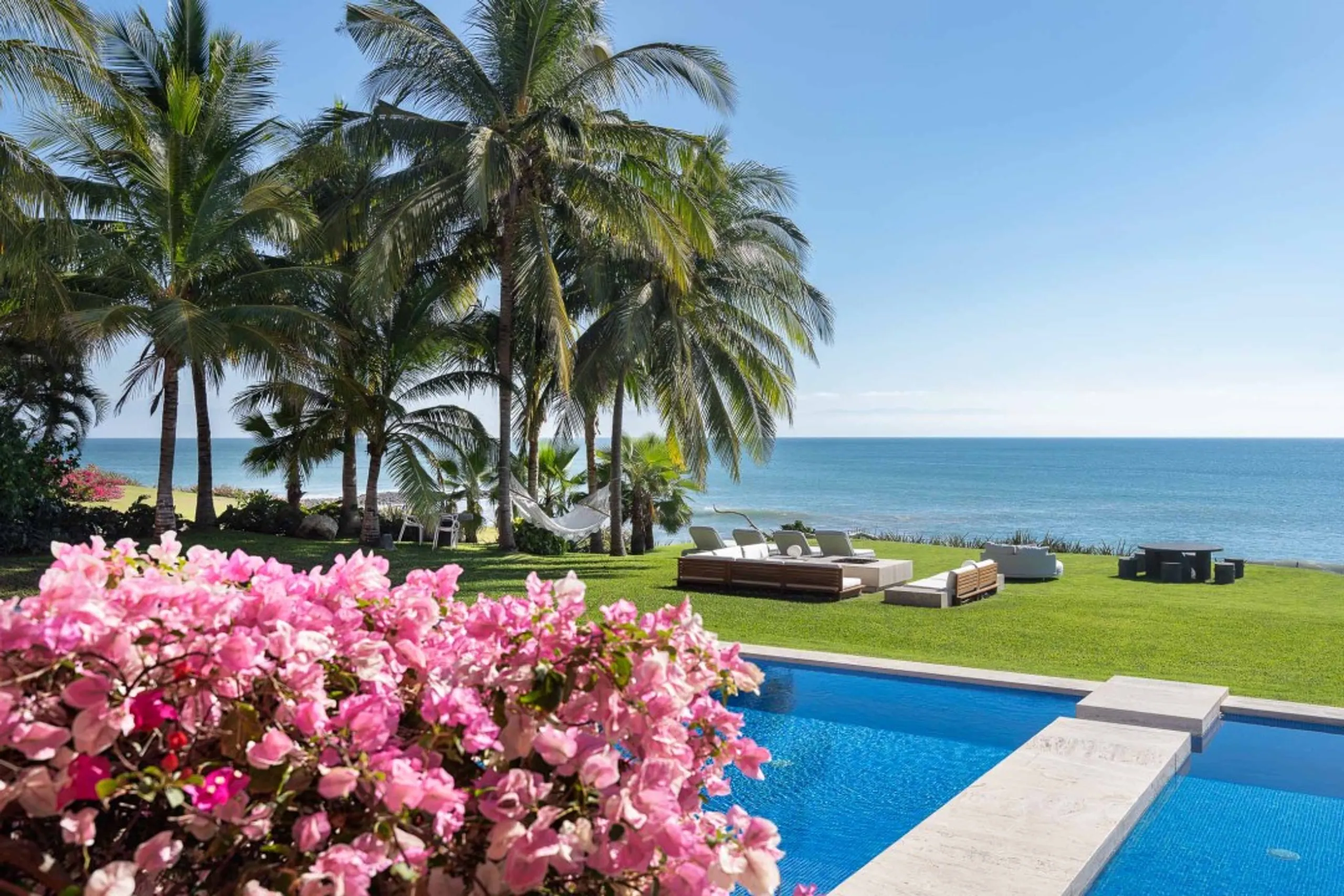 Opulent Oceanfront Villa in Punta Mita with Infinity Pool and Private Beach — photograph 12